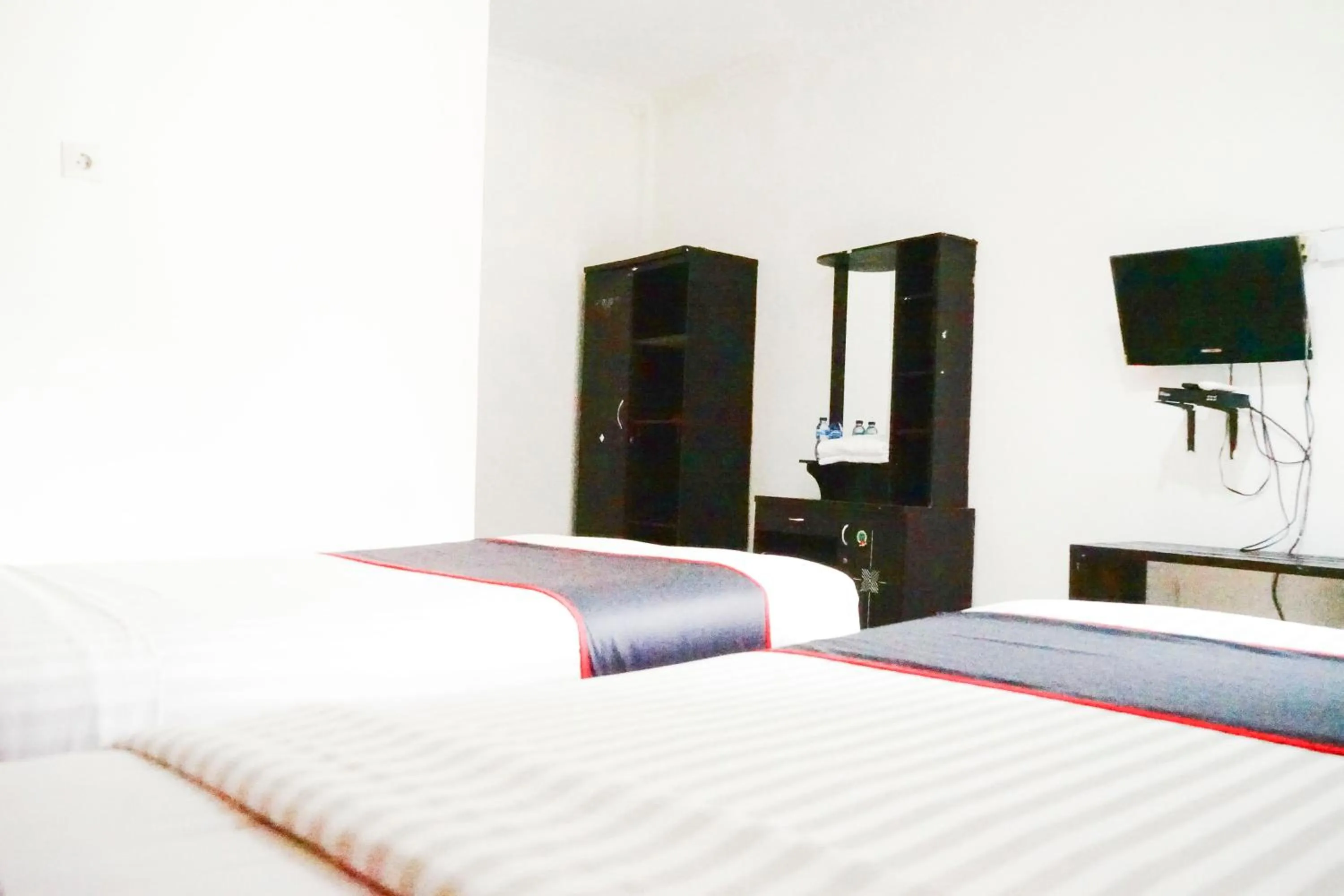 Bedroom, Bed in Hotel O Padang City Center Near Pantai Padang Formerly Hotel Siti Nurbaya