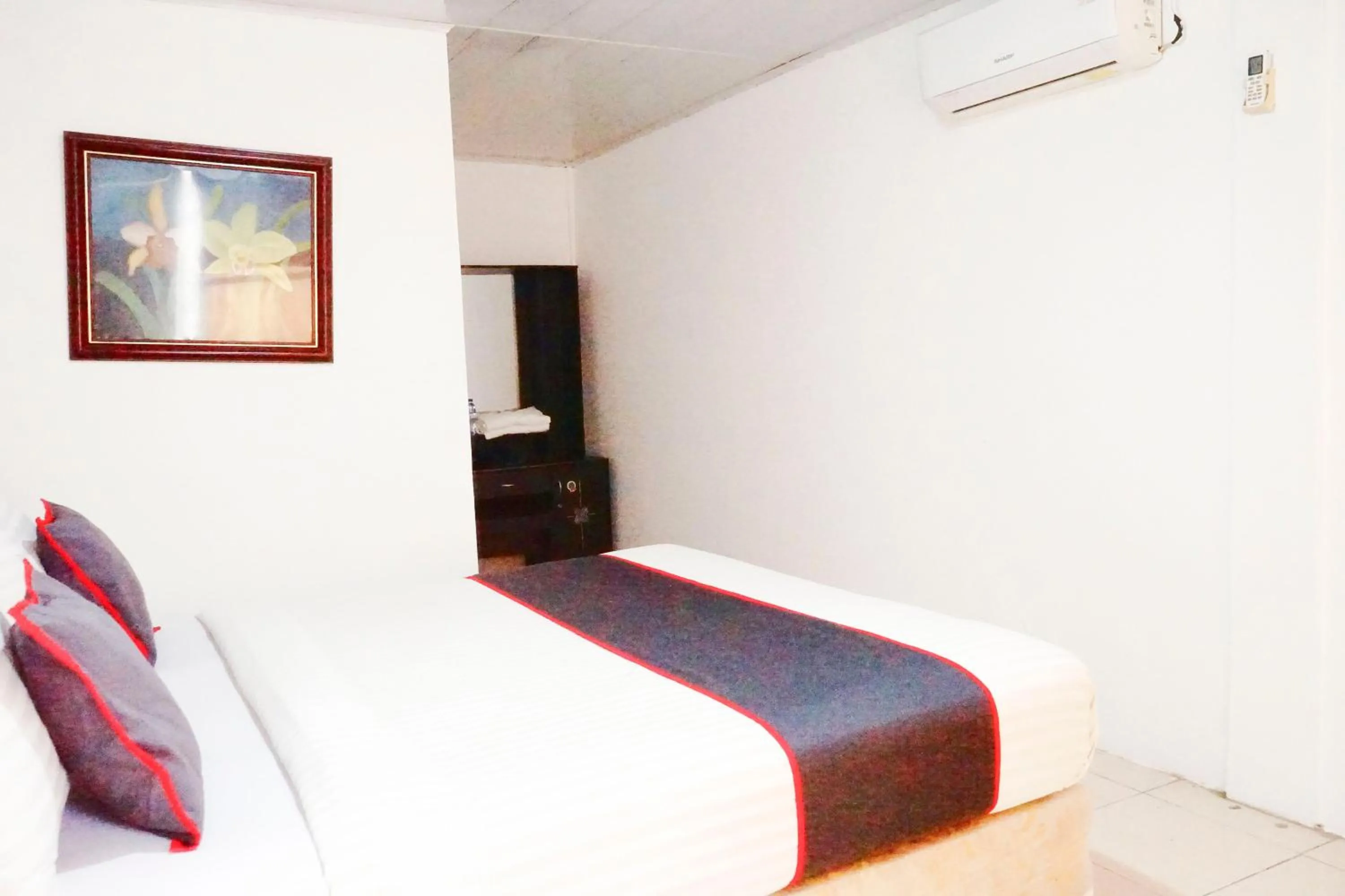 Bedroom, Bed in Hotel O Padang City Center Near Pantai Padang Formerly Hotel Siti Nurbaya