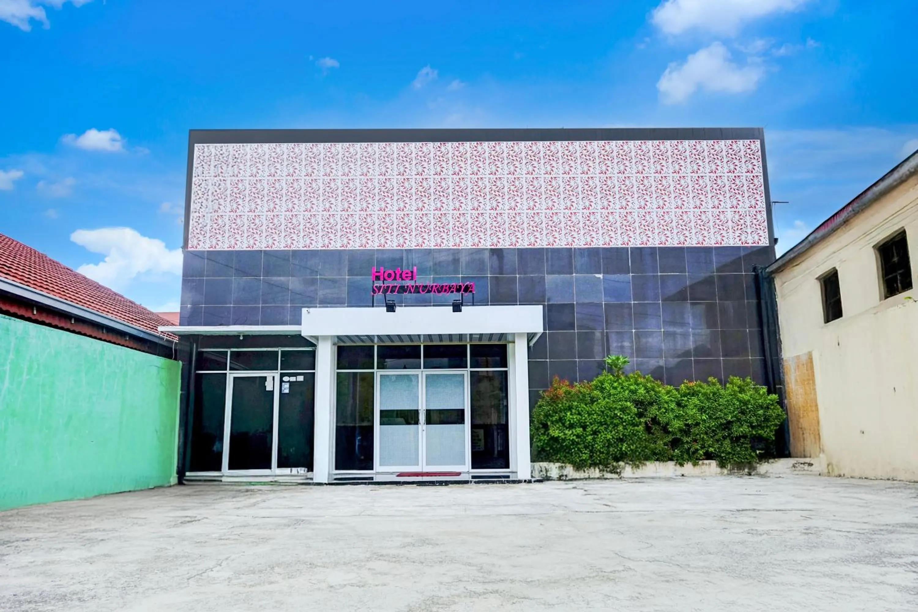 Facade/entrance in Hotel O Padang City Center Near Pantai Padang Formerly Hotel Siti Nurbaya