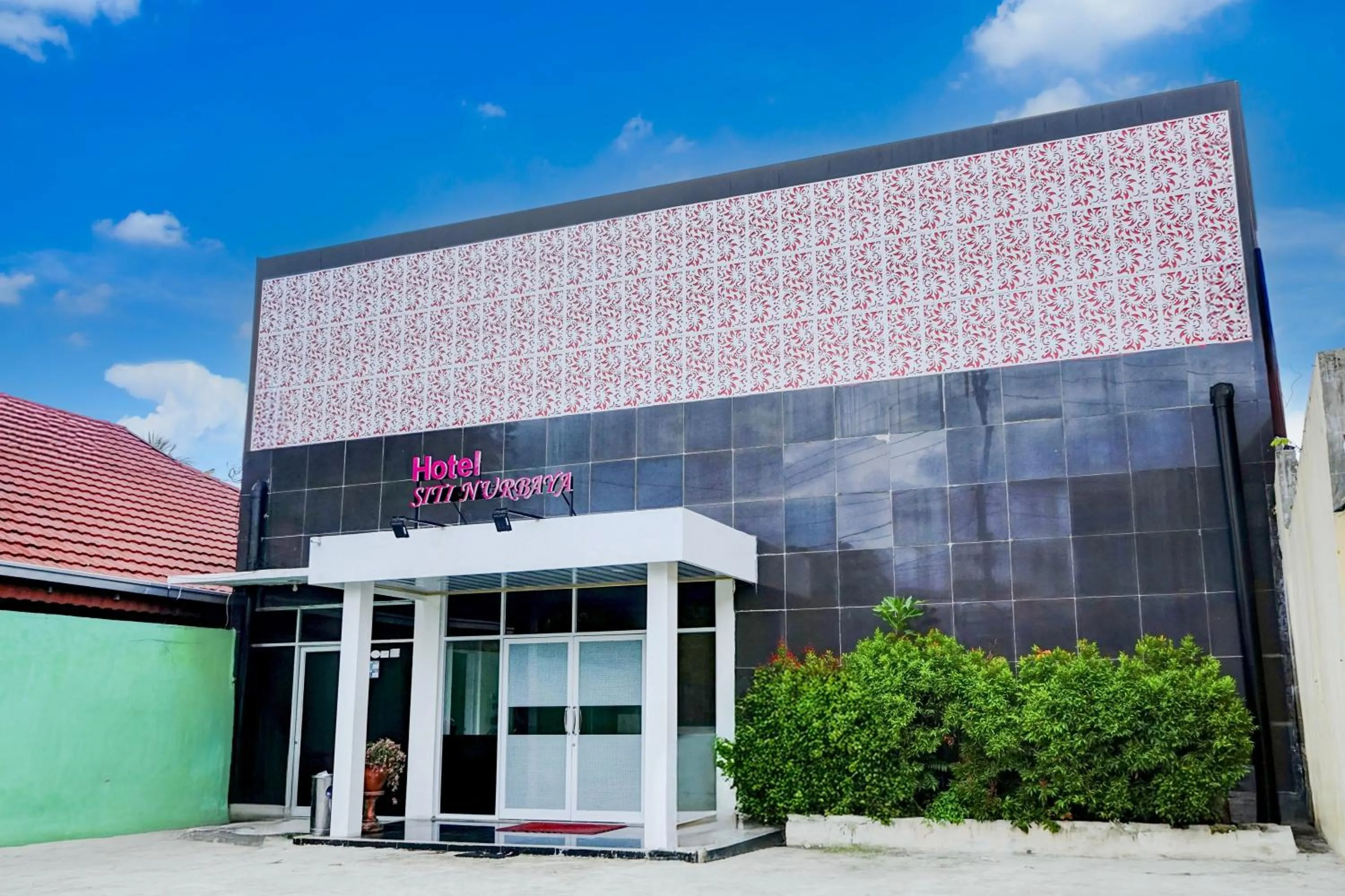 Facade/entrance in Hotel O Padang City Center Near Pantai Padang Formerly Hotel Siti Nurbaya