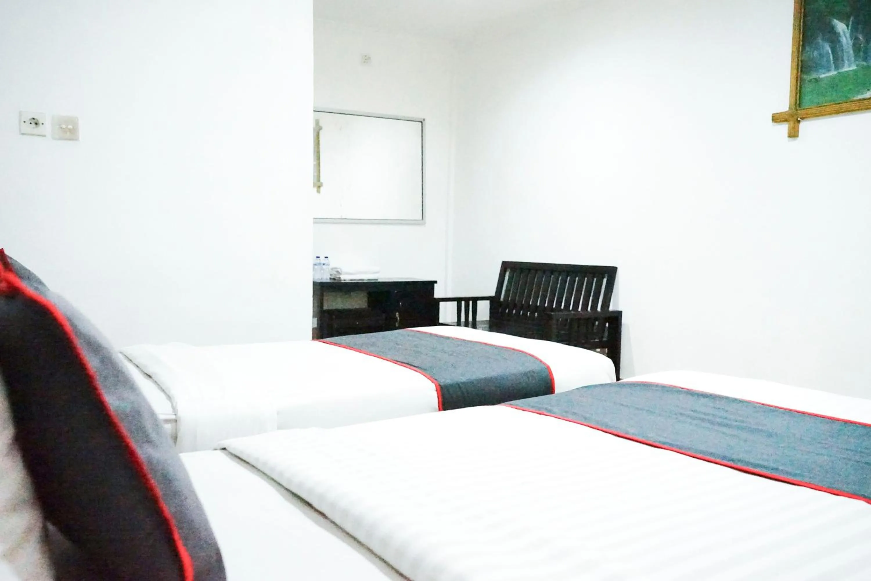 Bedroom, Bed in Hotel O Padang City Center Near Pantai Padang Formerly Hotel Siti Nurbaya