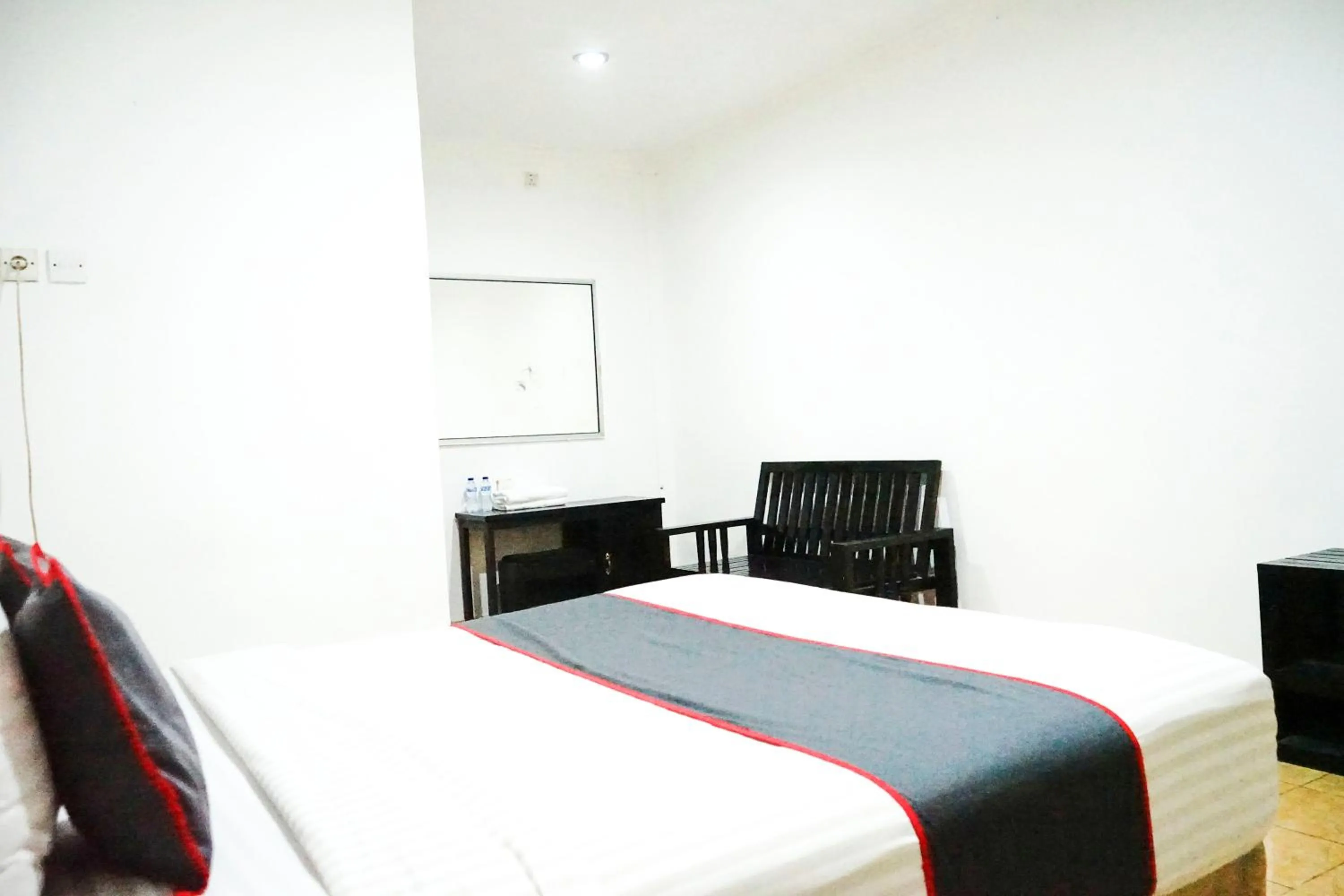 Bedroom, Bed in Hotel O Padang City Center Near Pantai Padang Formerly Hotel Siti Nurbaya