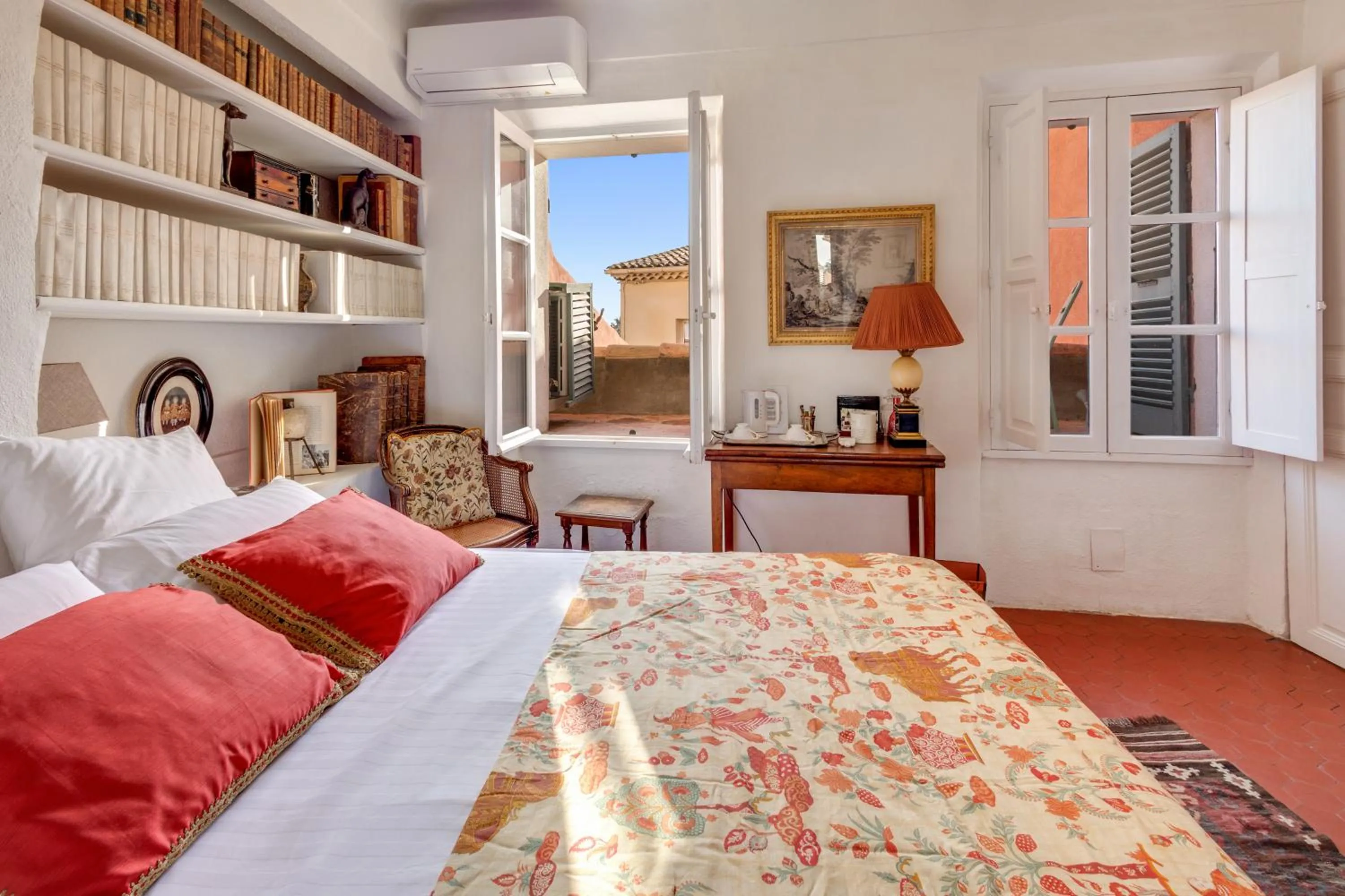 Balcony/Terrace, Bed in La Maison du Prince