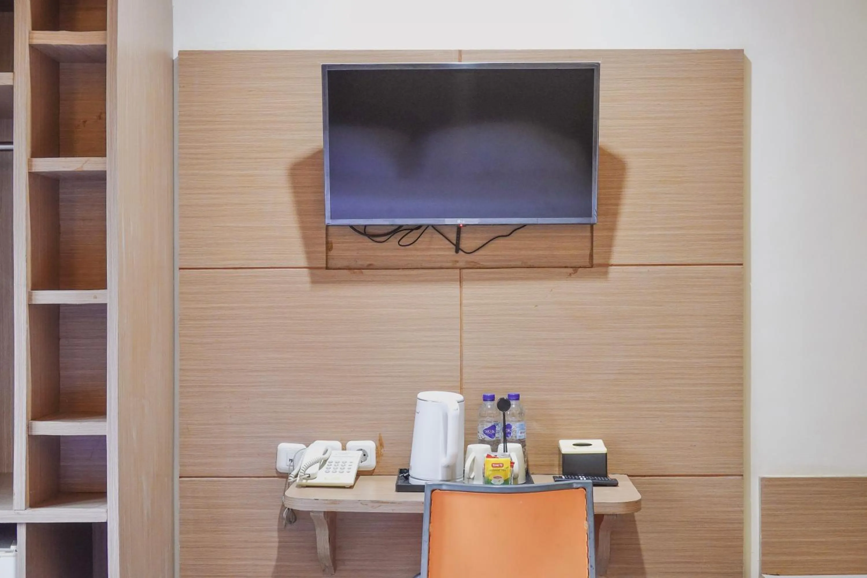 TV and multimedia in City Hotel Mataram