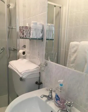 Shower in Bru Na Pairc B&B