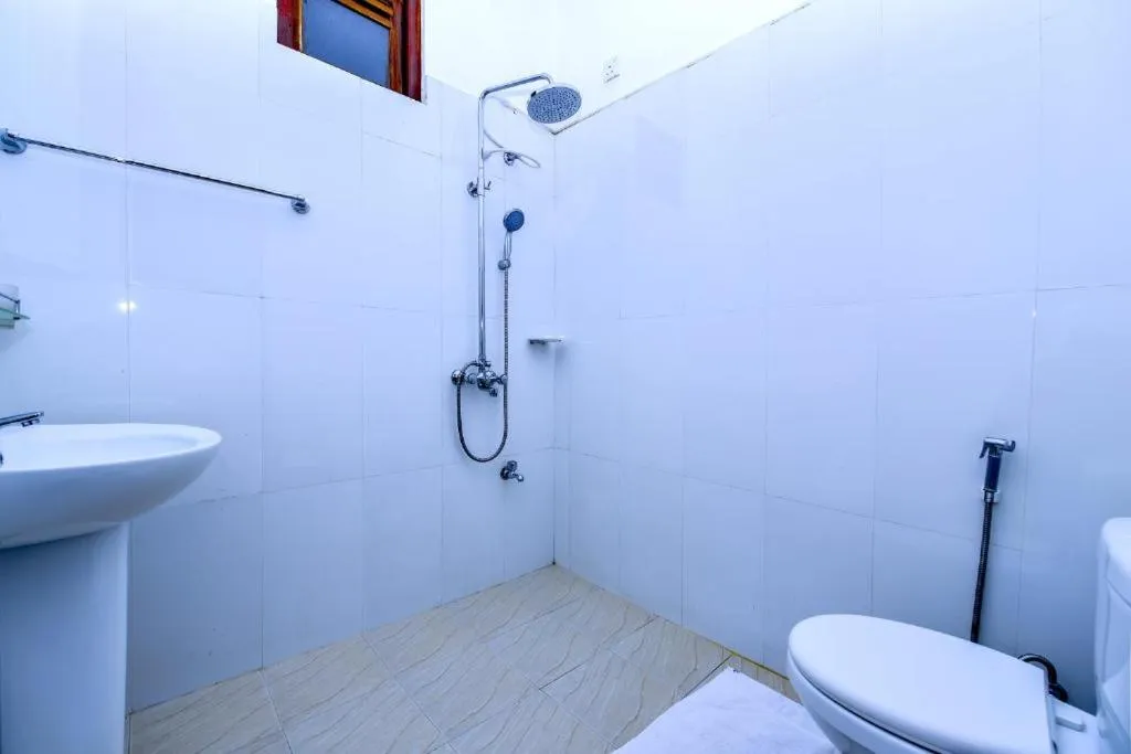 Shower in Ella Rock Heaven