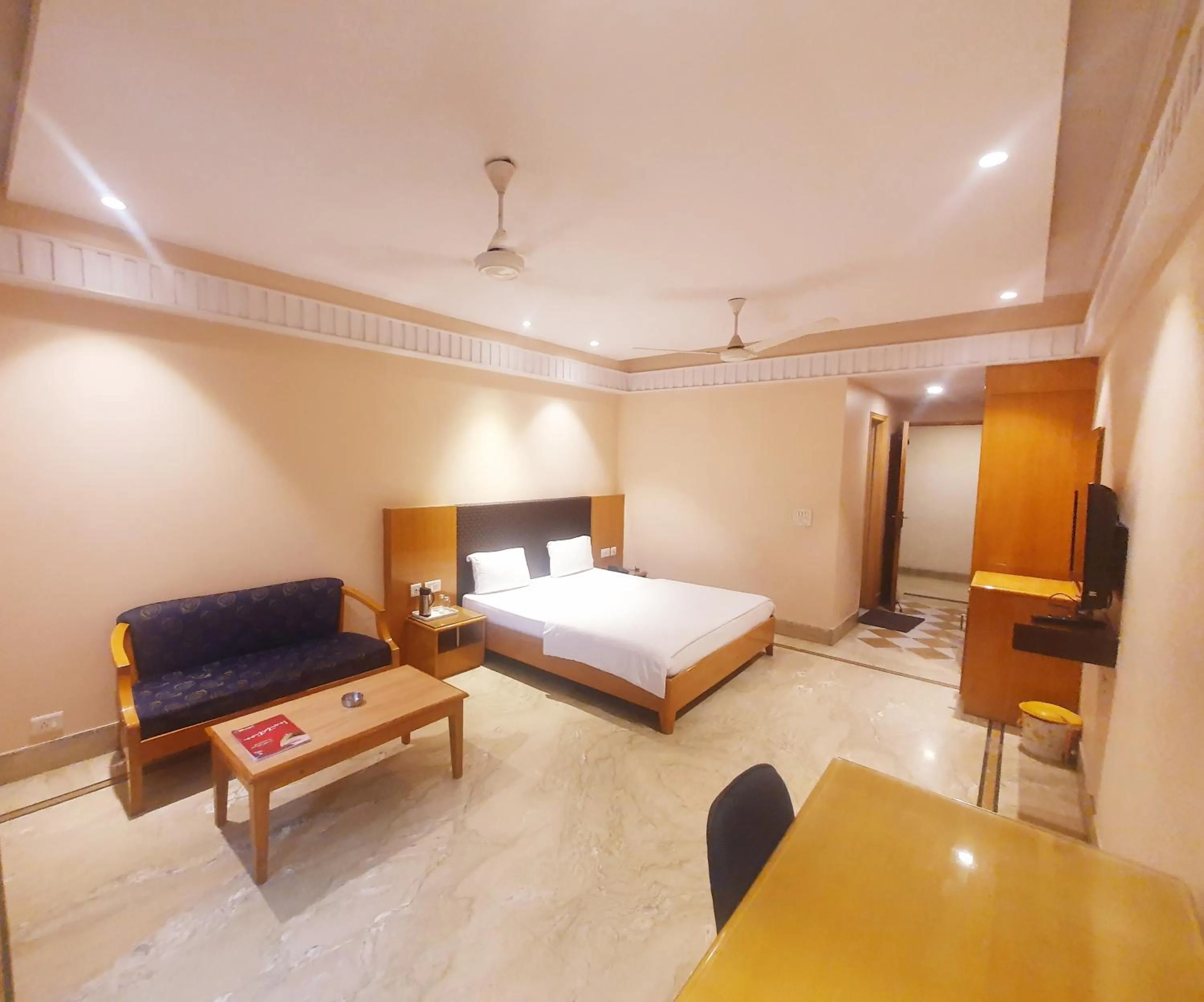 Bedroom, Bed in Hotel Shrinath Palace