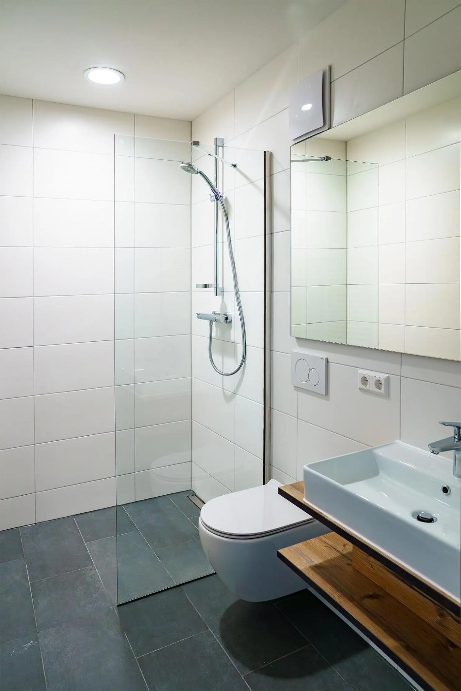 Bathroom in SEKRA Stadthotel