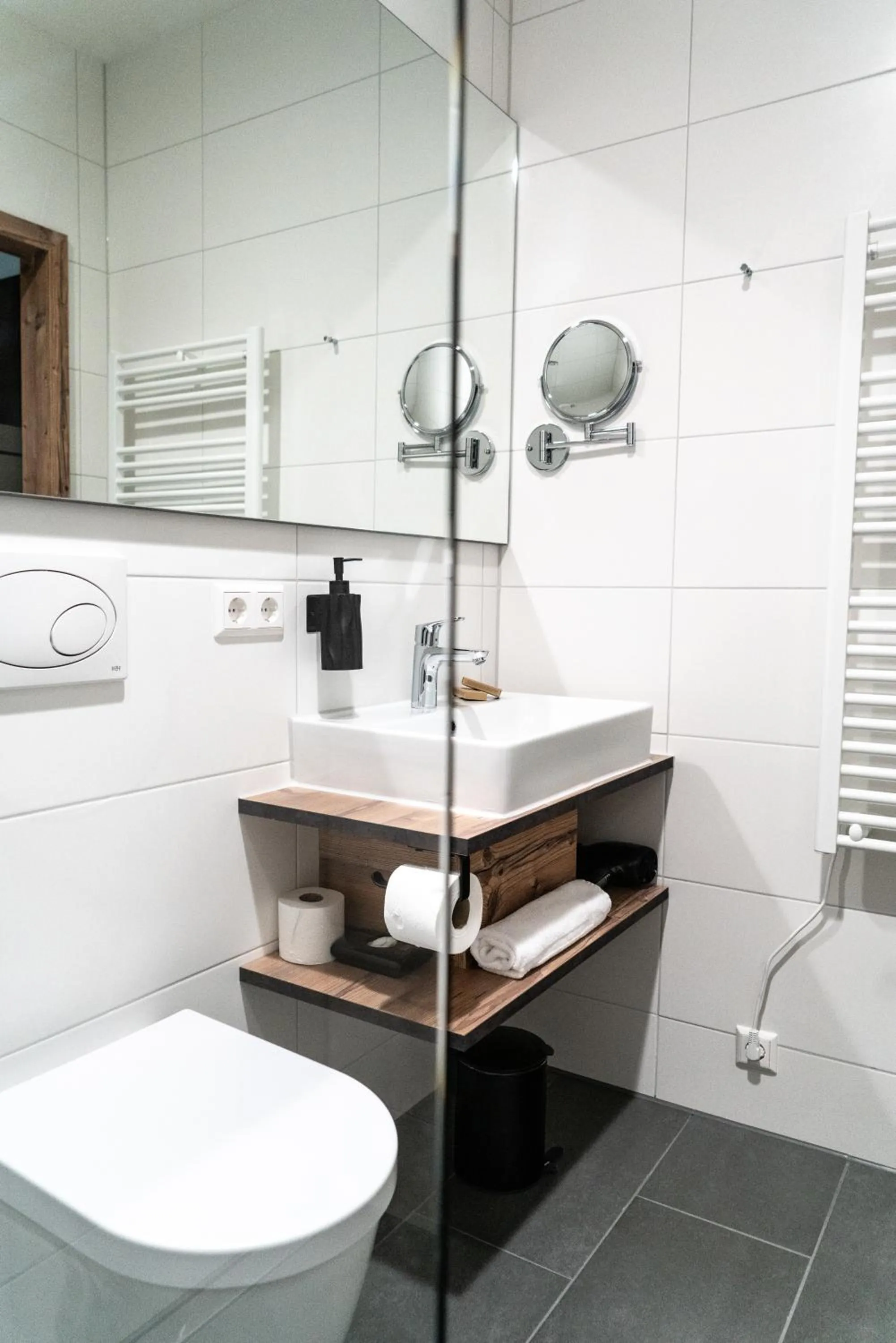 Bathroom in SEKRA Stadthotel