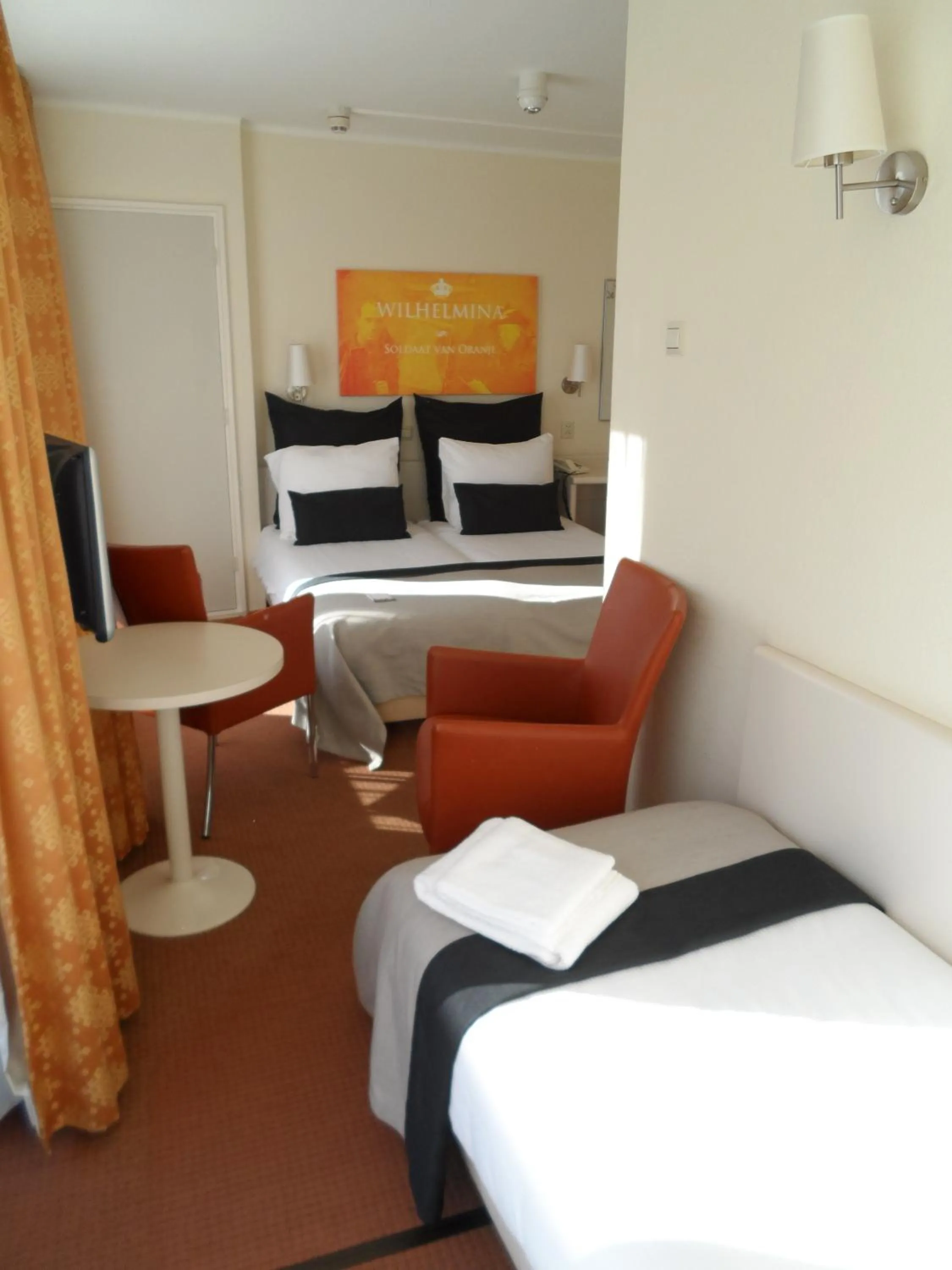 Photo of the whole room, Bed in Hotel Noordzee