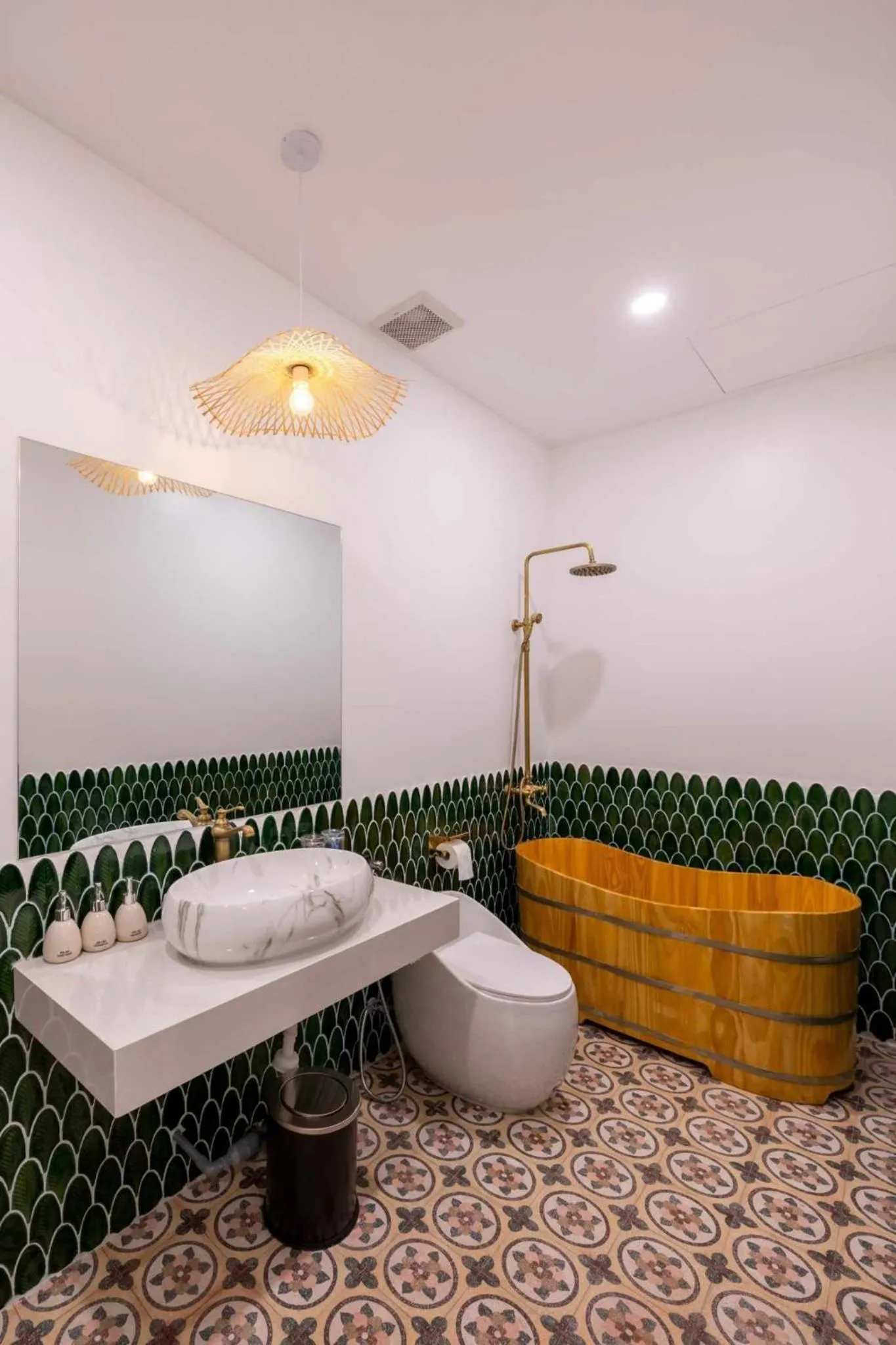 Toilet in Pisces Hotel Hue