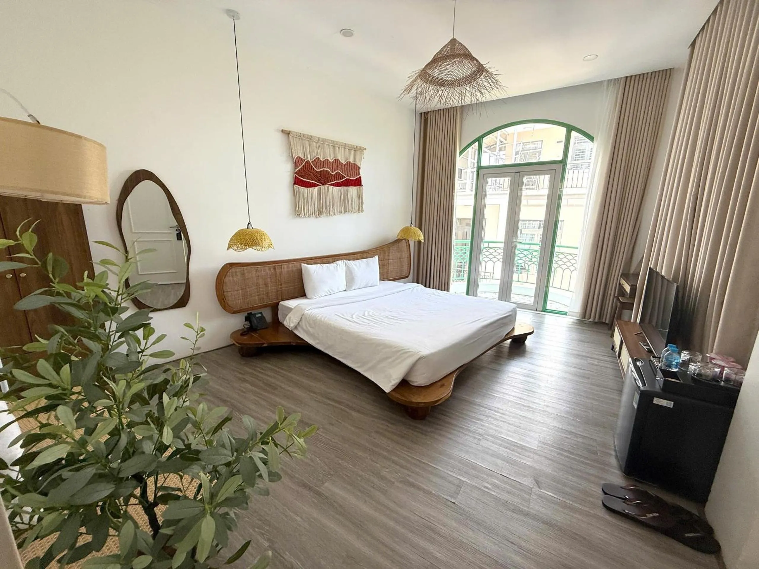 Photo of the whole room, Bed in Pisces Hotel Hue