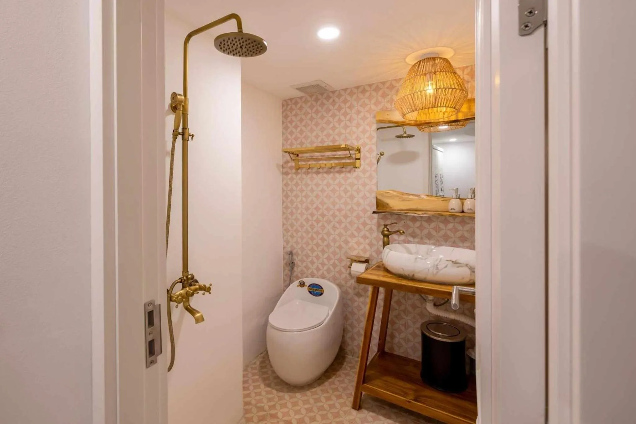 Bathroom in Pisces Hotel Hue