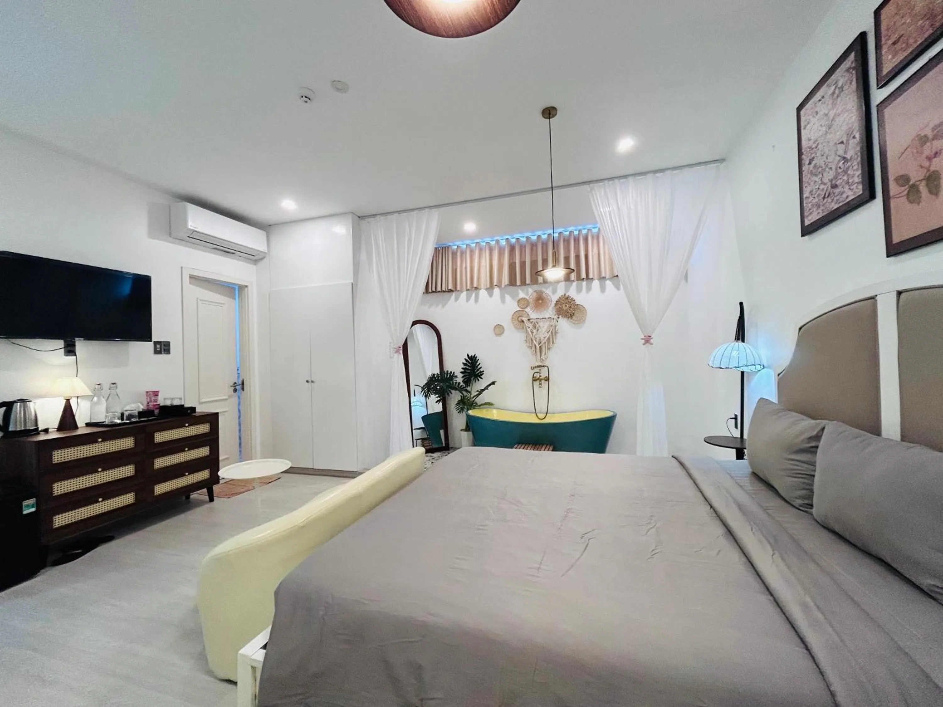 Bed in Pisces Hotel Hue