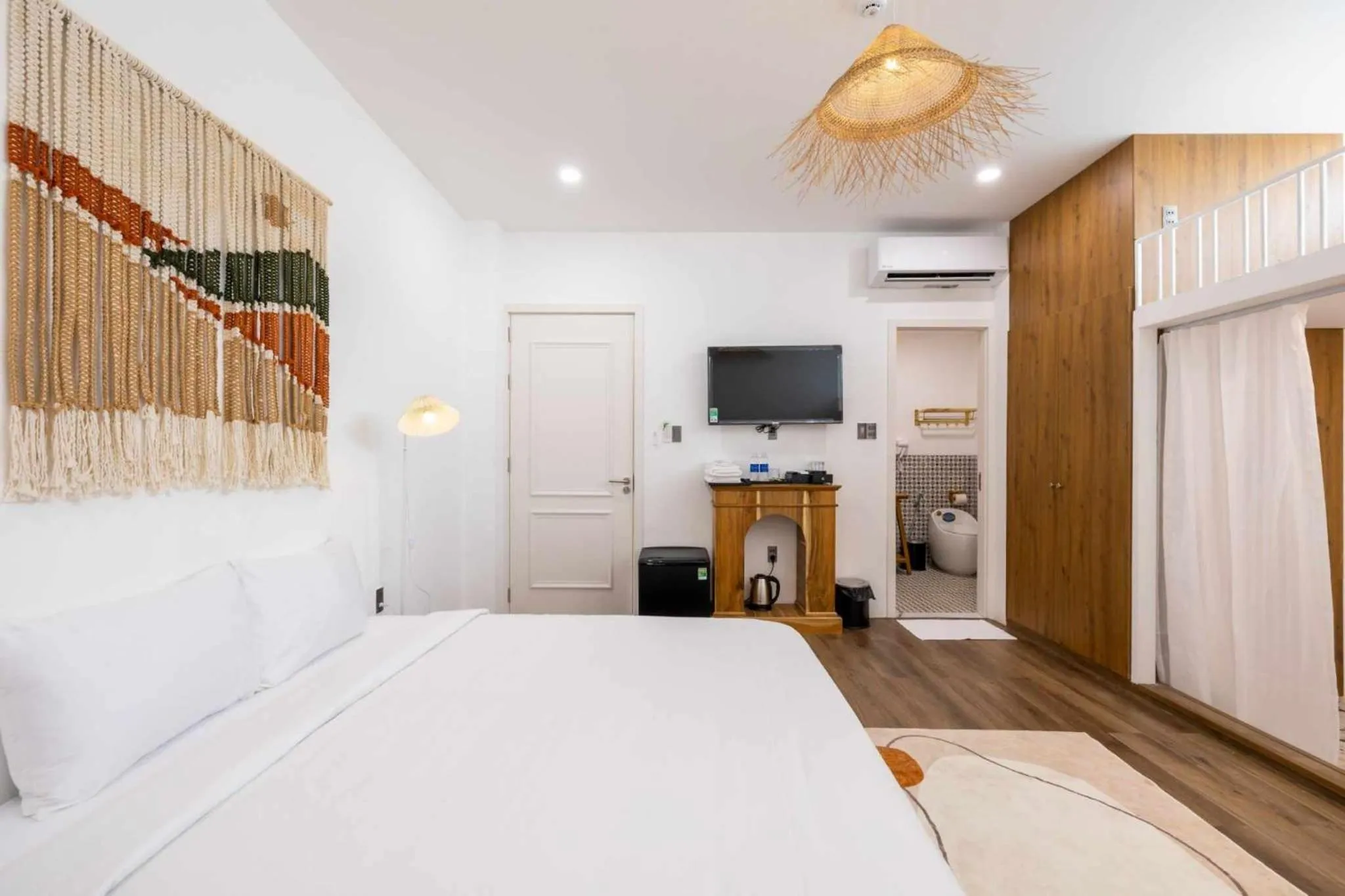 Photo of the whole room, Bed in Pisces Hotel Hue