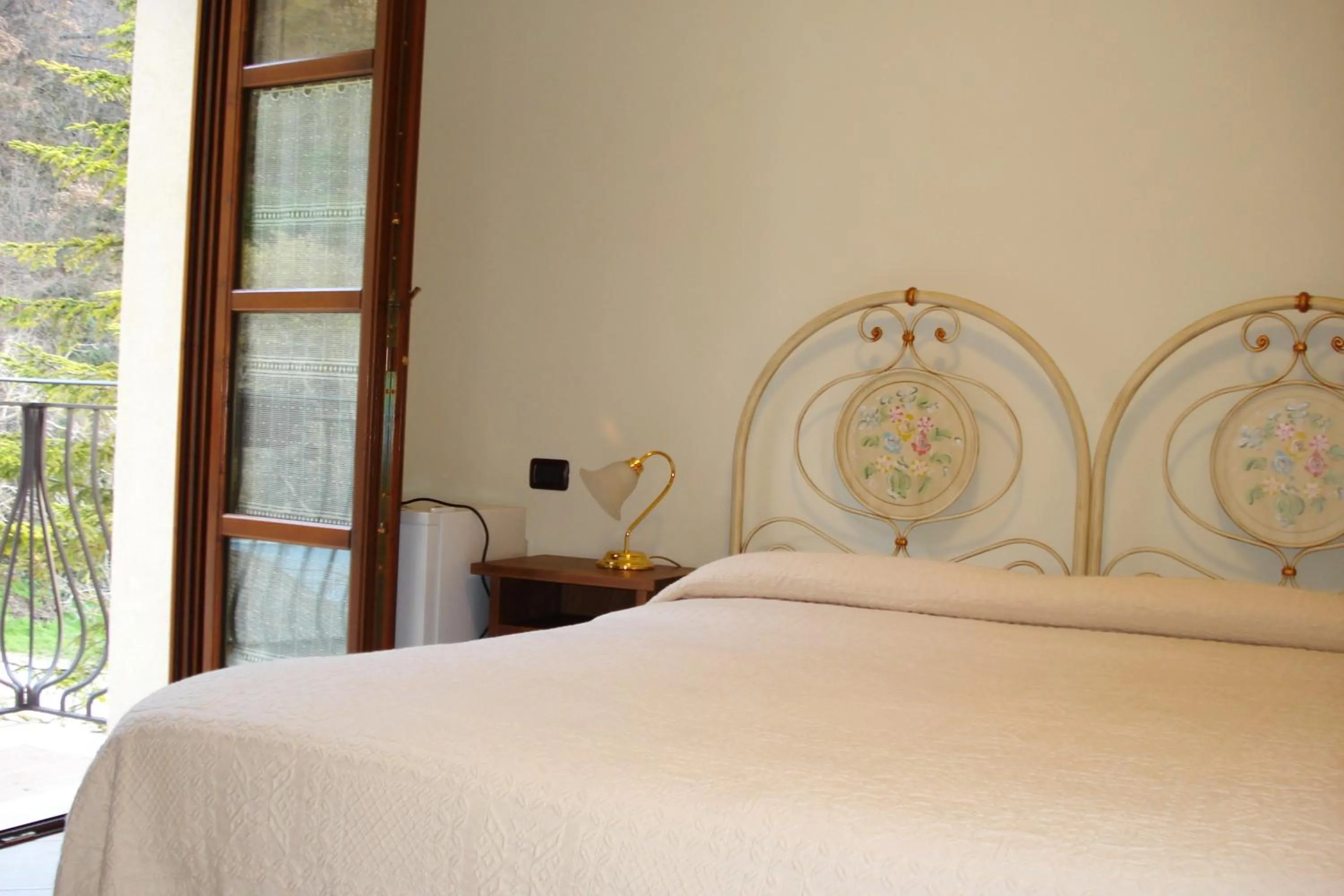 Bed in Albergo La Casa Nel Bosco