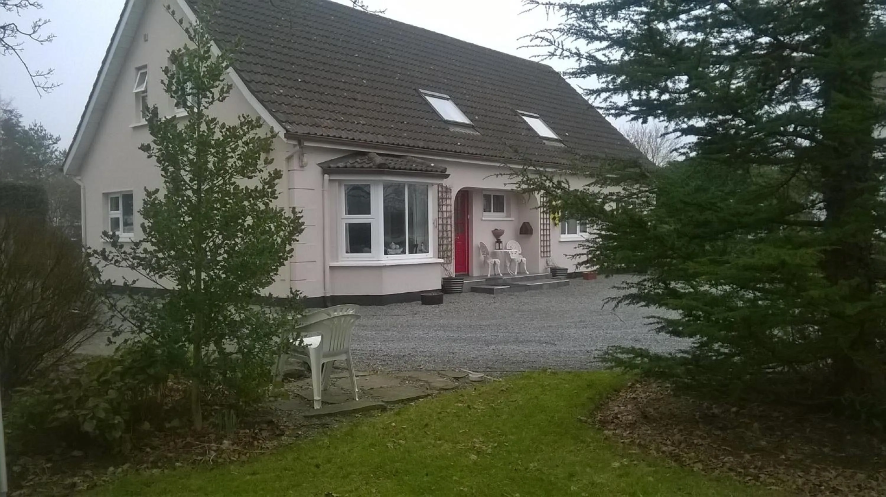 Facade/entrance in Twin Oaks Bed & Breakfast