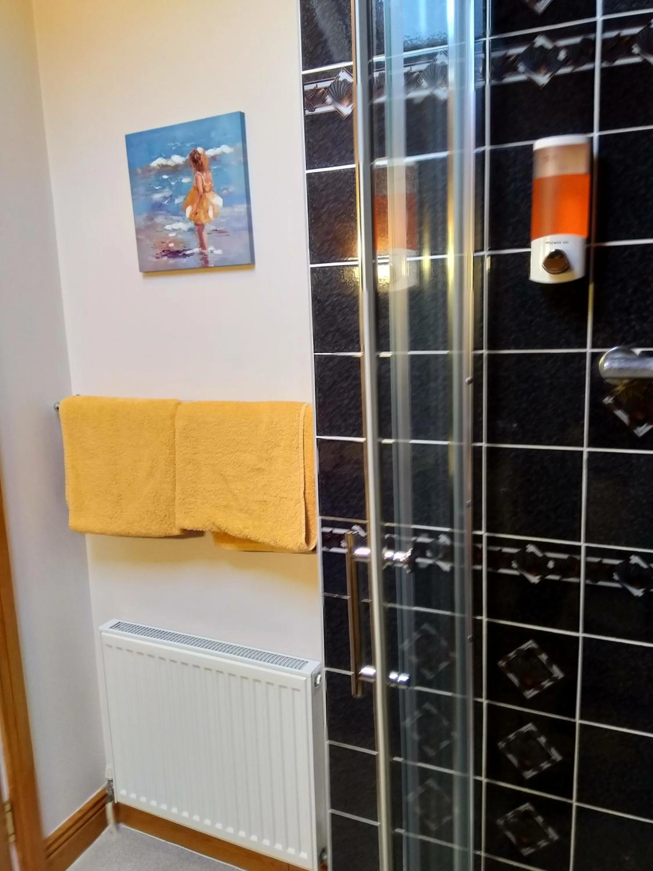 Bathroom in Twin Oaks Bed & Breakfast