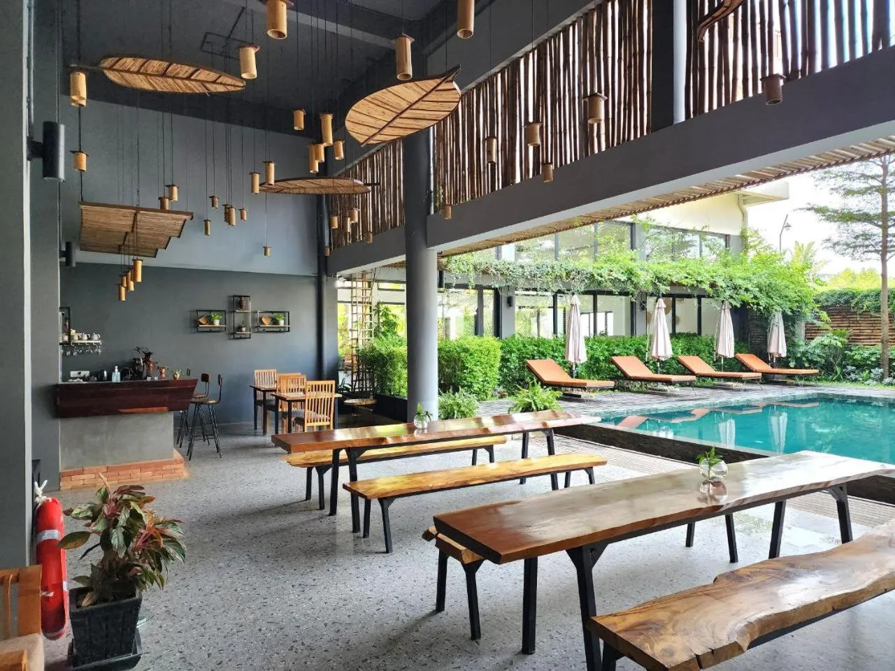 Restaurant/places to eat in DACO Hotel