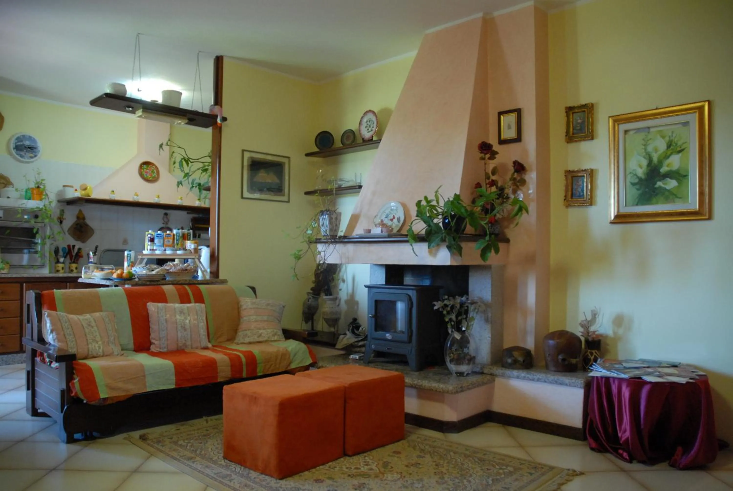 Communal lounge/ TV room in B&B Fra e Fe