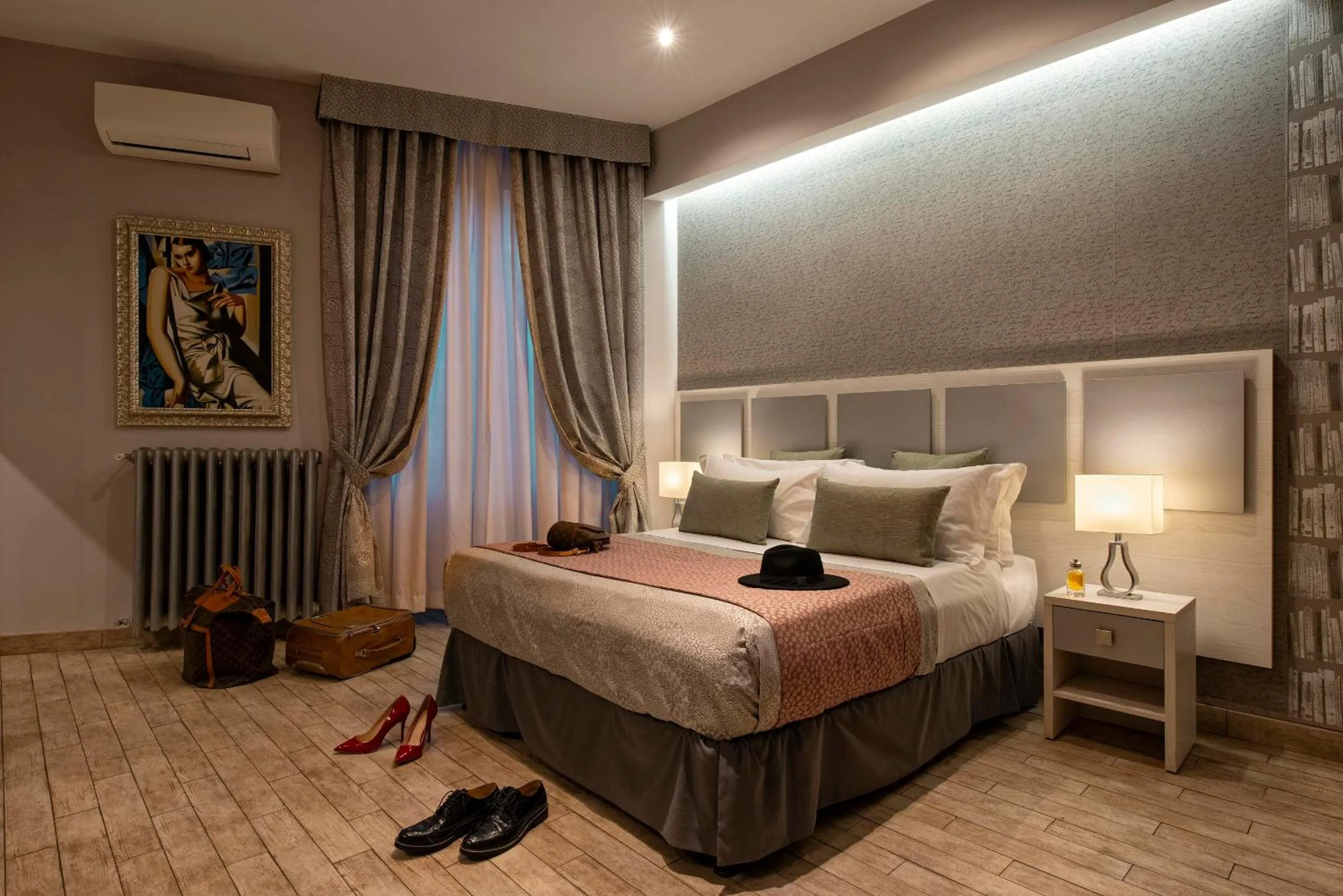 Bed in Five Rooms Rome Guesthouse