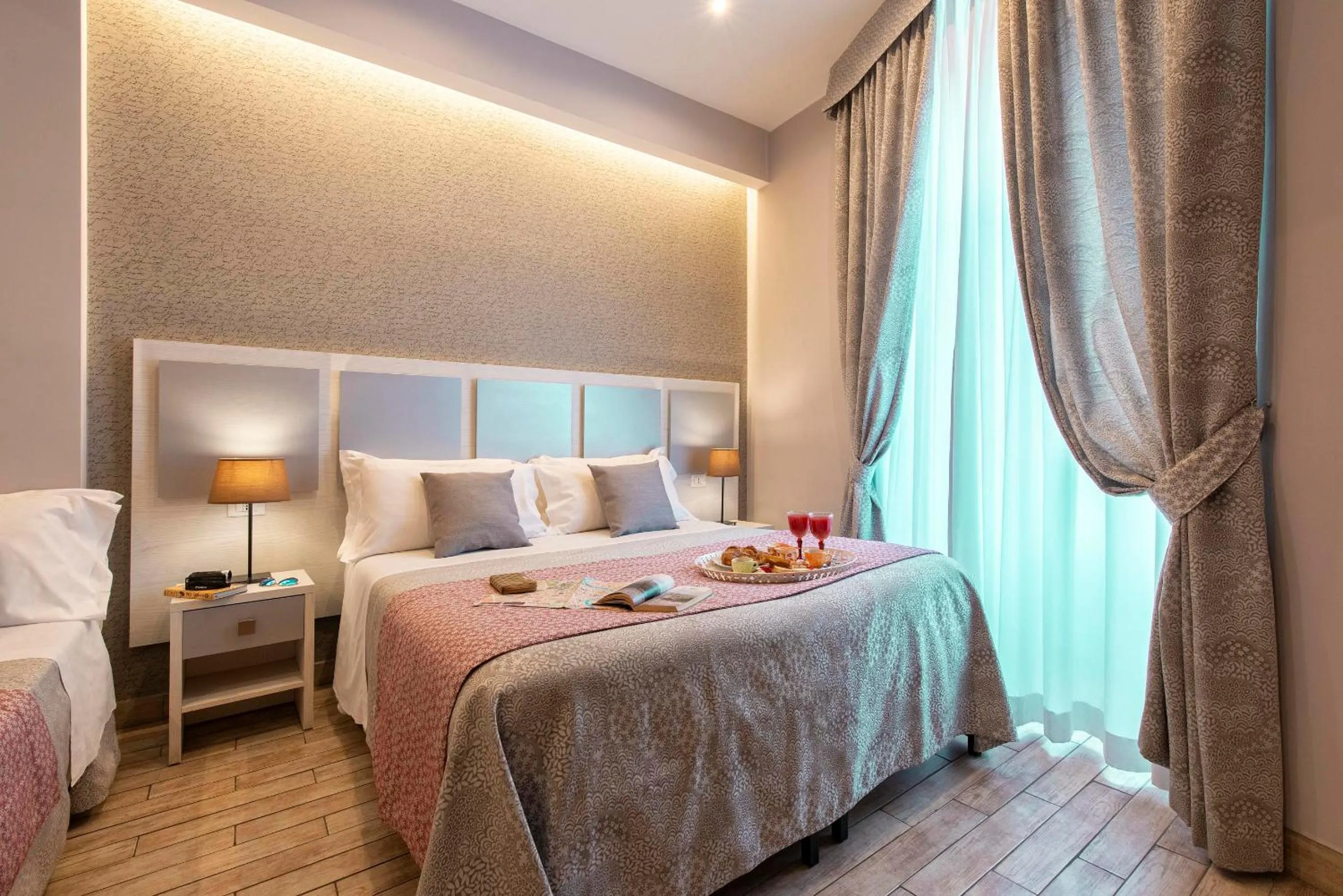 Bed in Five Rooms Rome Guesthouse