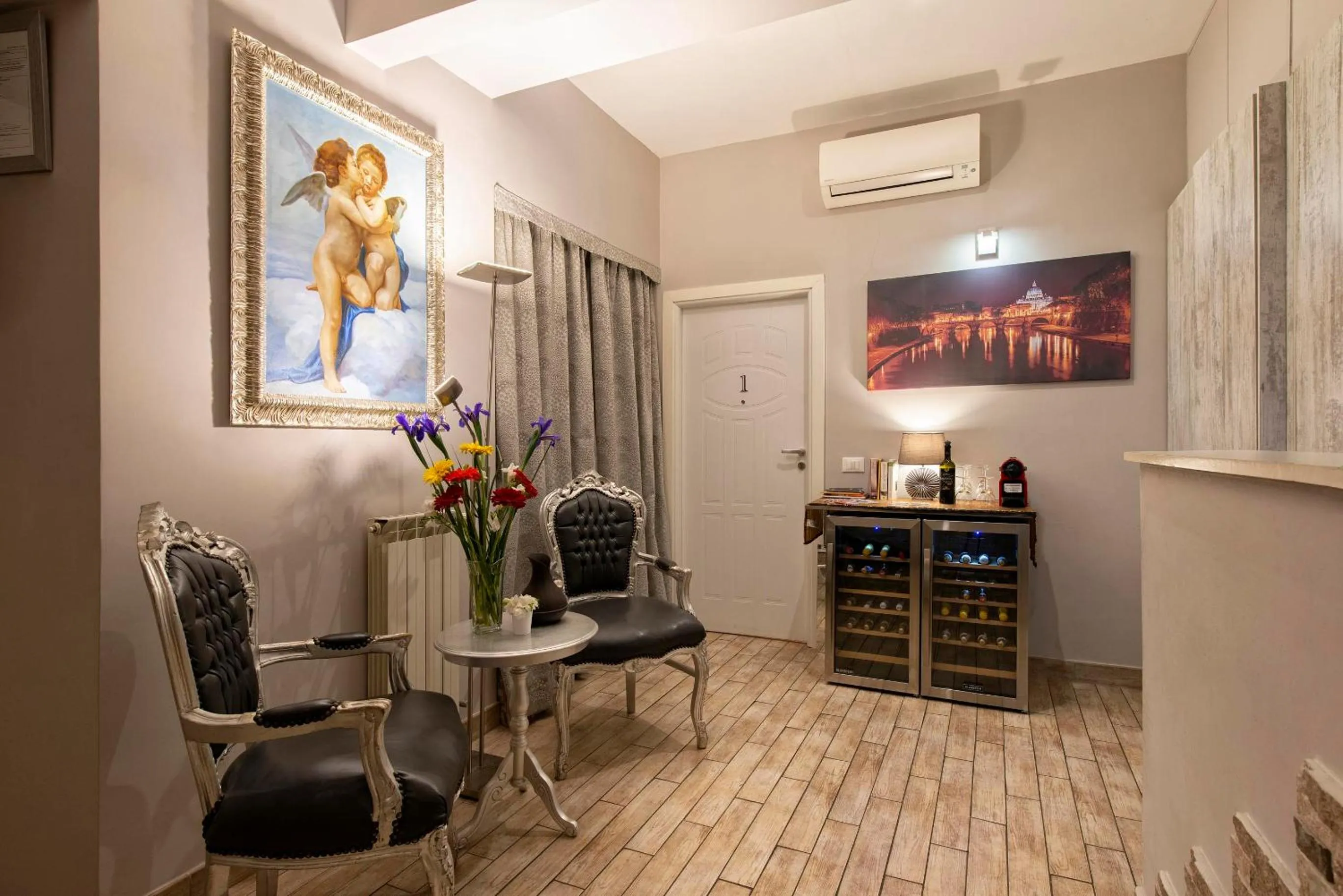 Lobby or reception in Five Rooms Rome Guesthouse