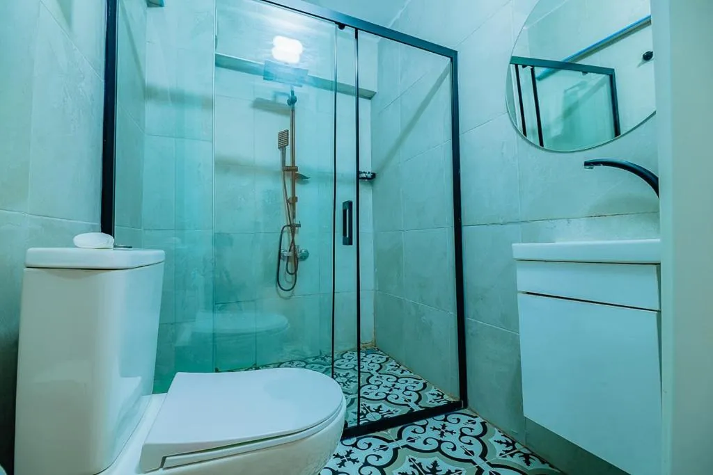 Shower in Ali Khan Hotel