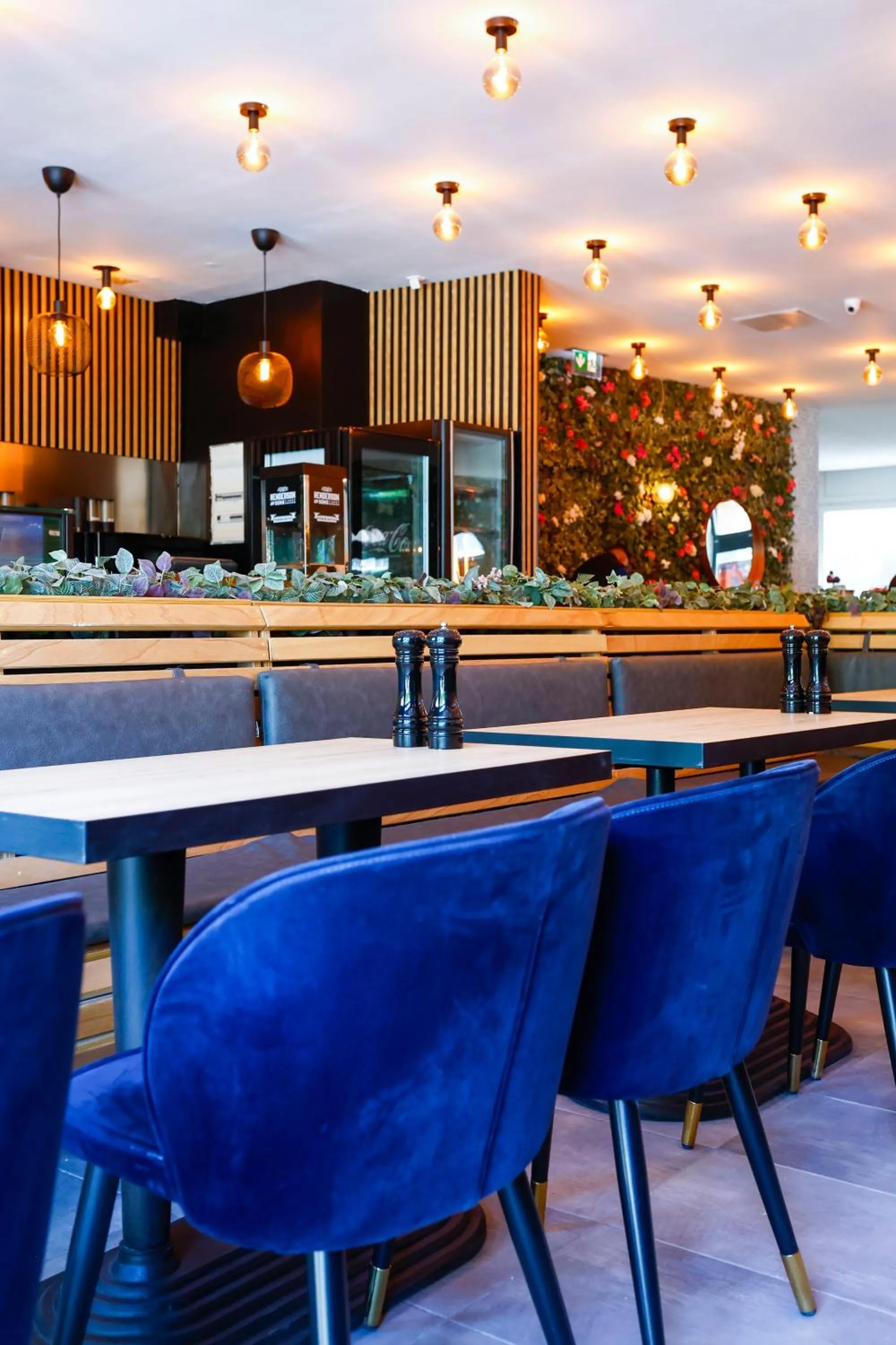 Restaurant/places to eat in Room's by Sleephotels