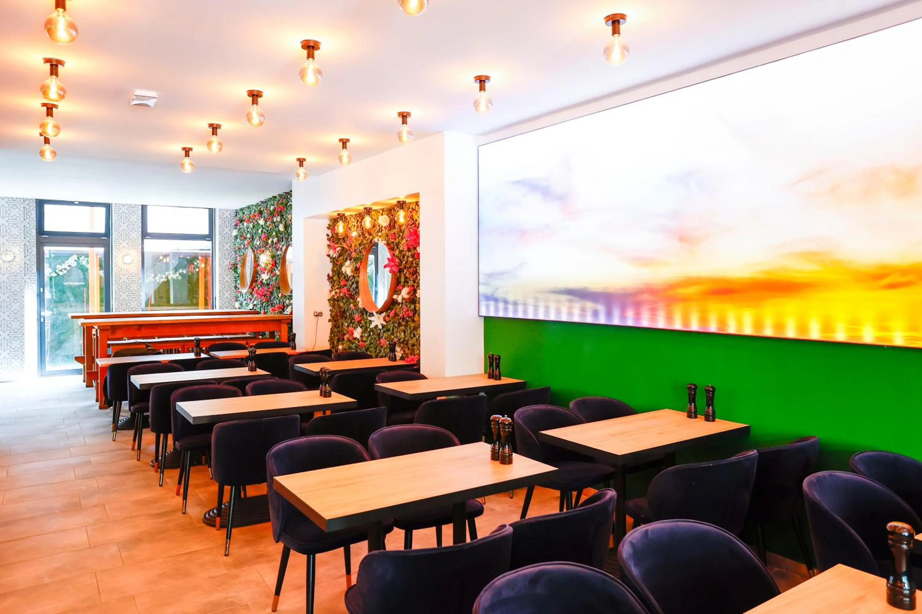 Restaurant/places to eat in Room's by Sleephotels