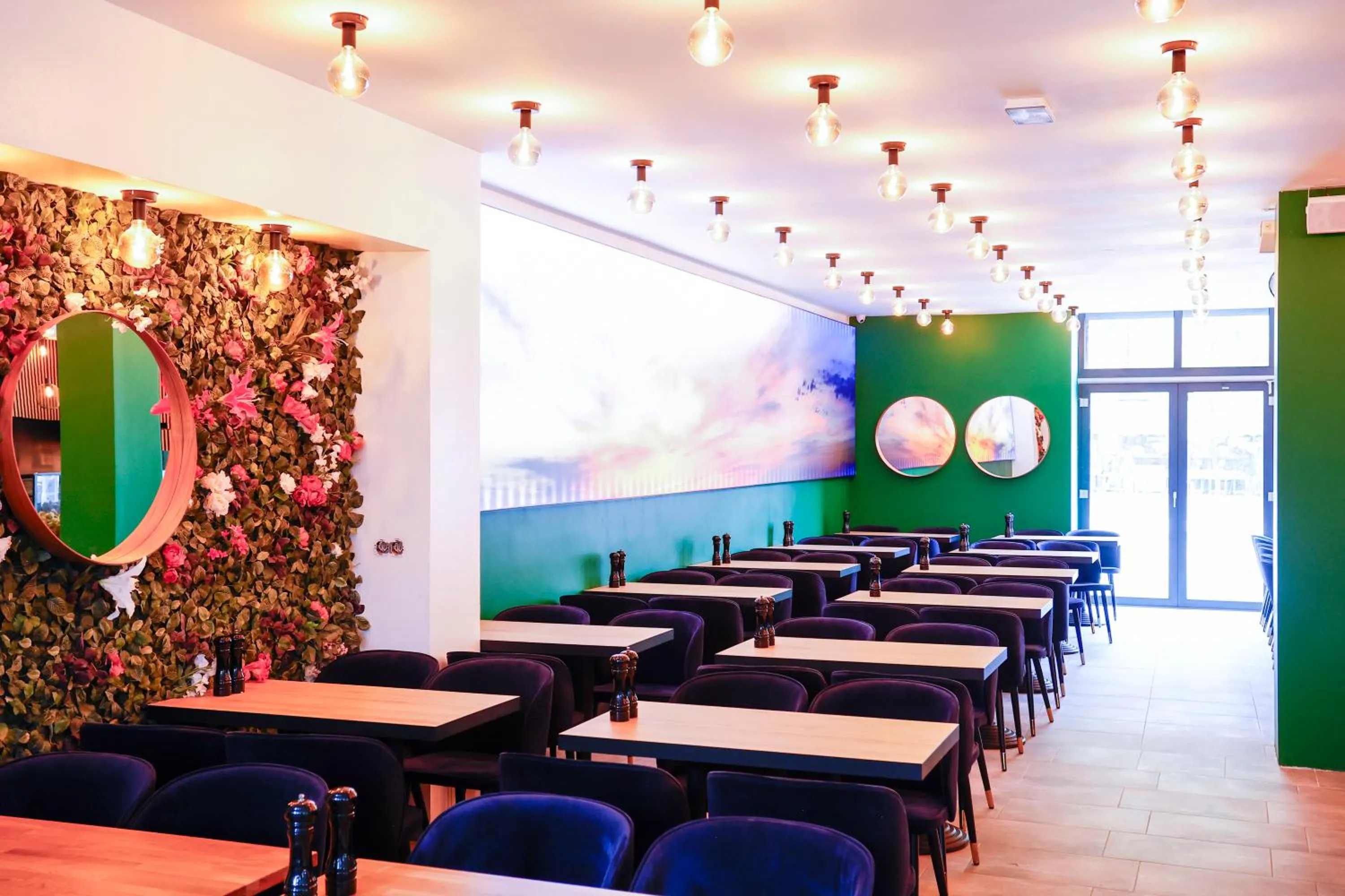 Restaurant/places to eat in Room's by Sleephotels