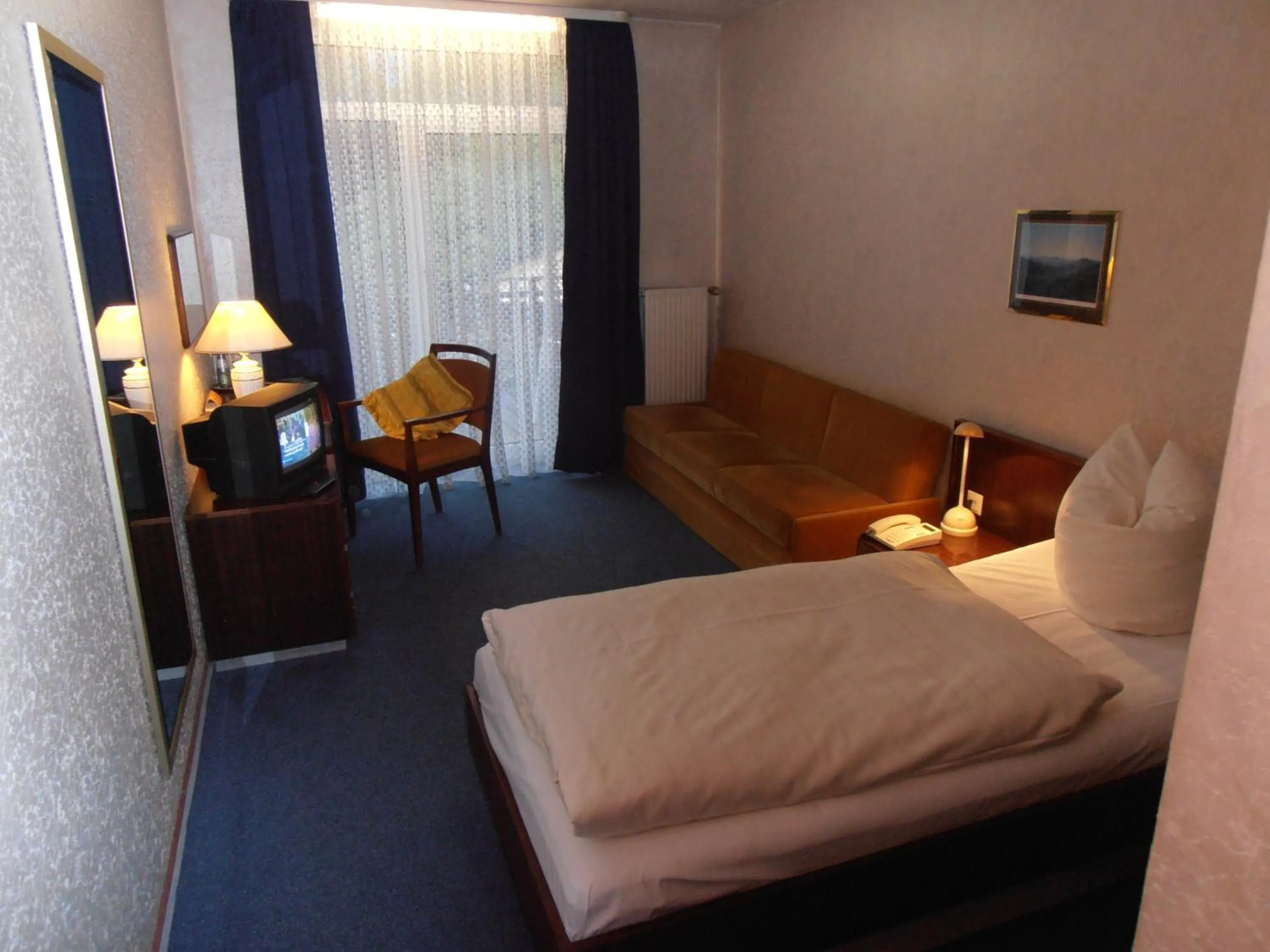 Photo of the whole room in Hotel am Deister