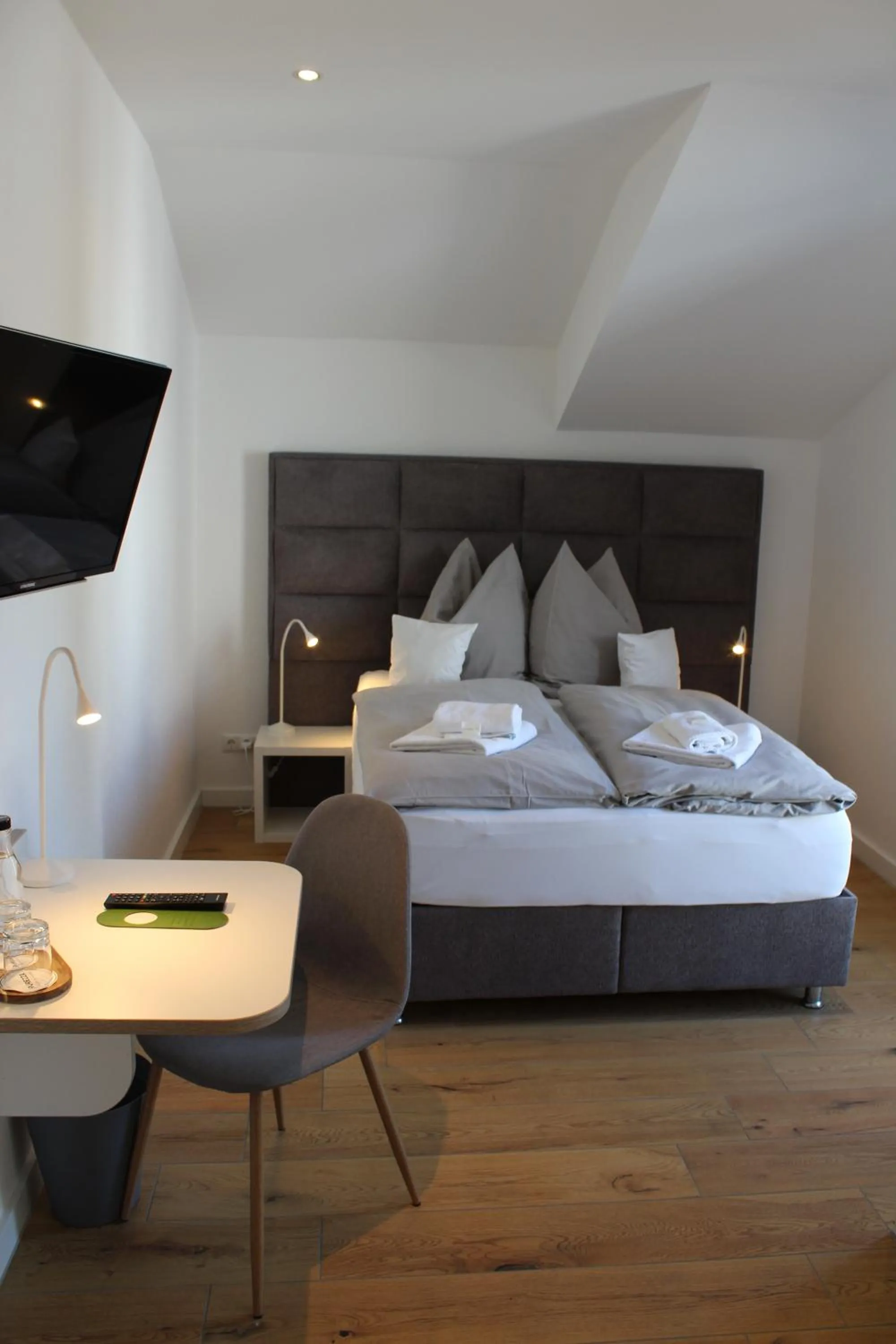 Photo of the whole room, Bed in Schwanenhof Hotel und Restaurant