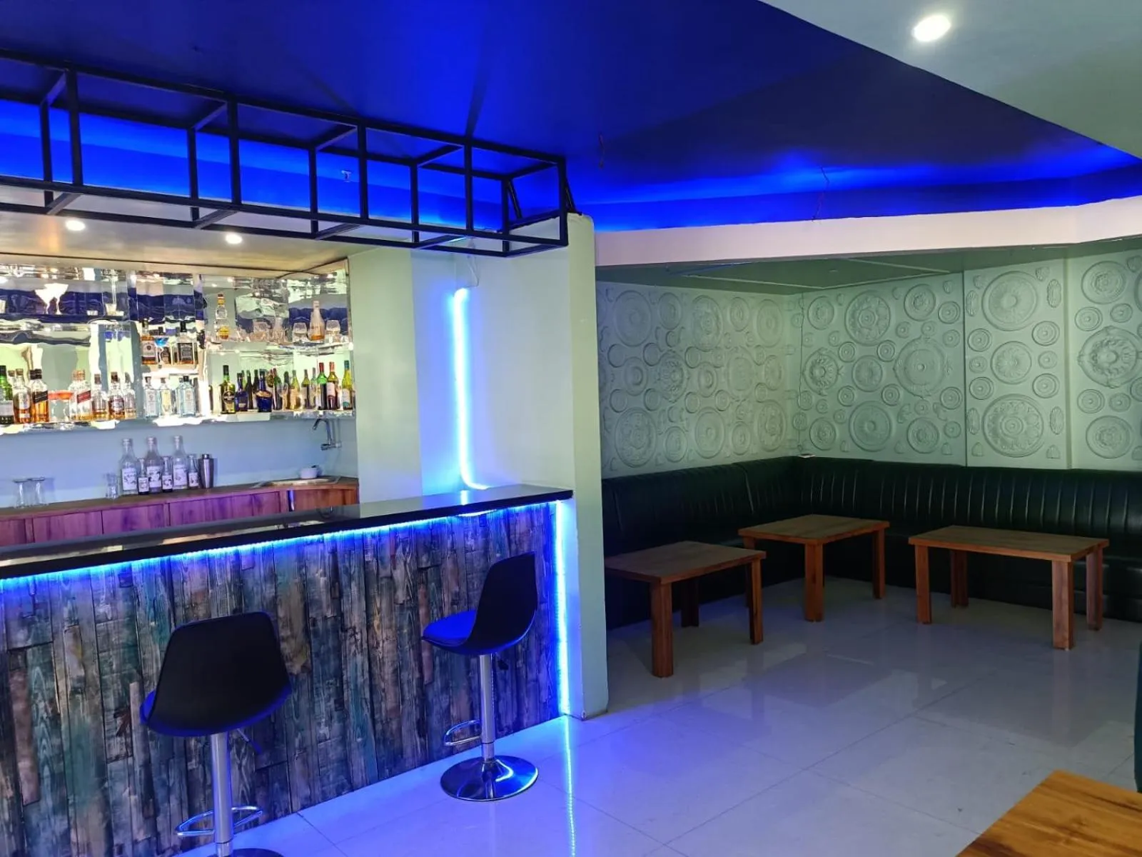 Lounge or bar in Hotel Autumn Crocus