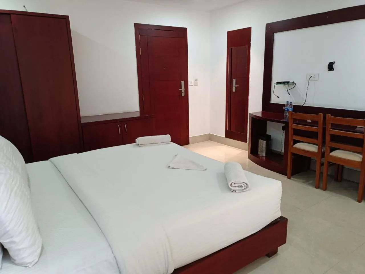 Photo of the whole room, Bed in Hotel Autumn Crocus