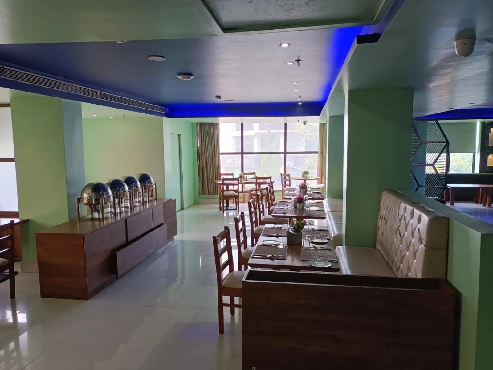 Restaurant/places to eat in Hotel Autumn Crocus