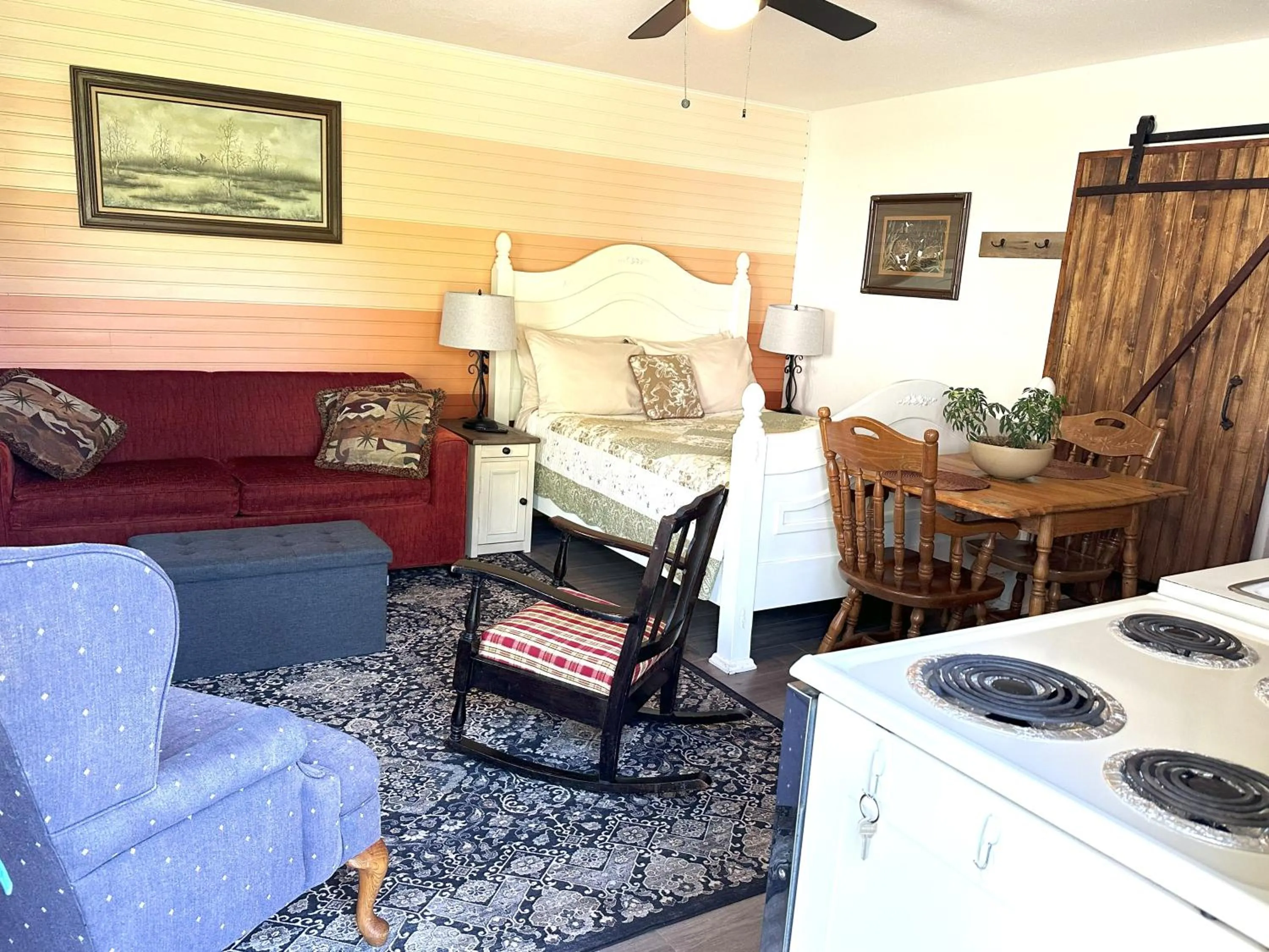 Bed in The Pearl Inn Bed and Breakfast