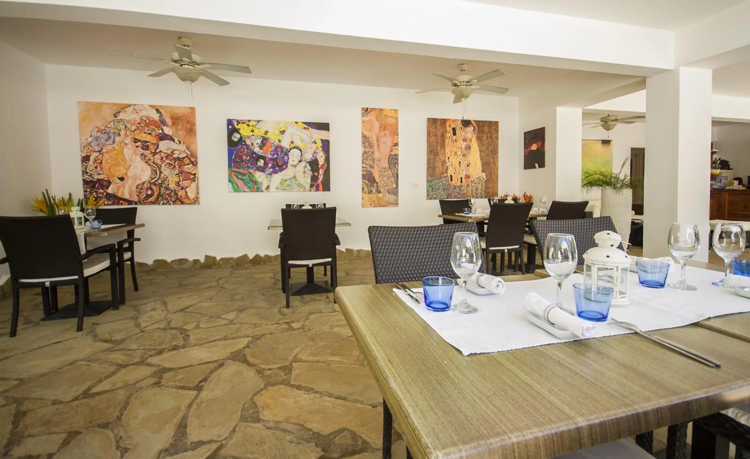 Restaurant/places to eat in Casa Veintiuno