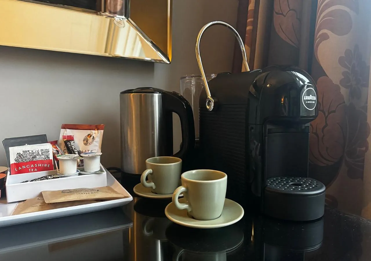 Coffee/tea facilities in Station Lounge & Rooms