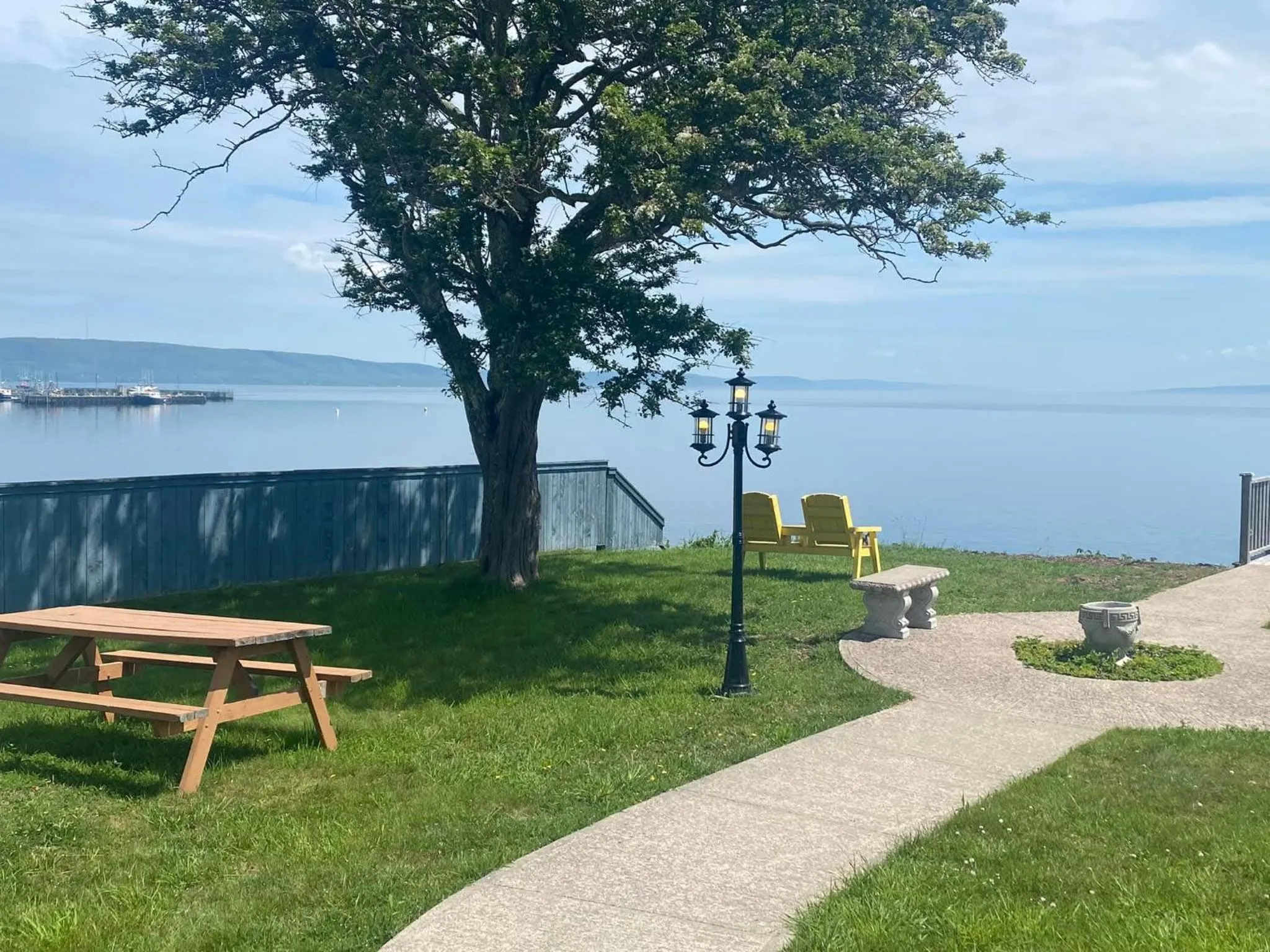 Sea view in Seawinds Motel & Cottages