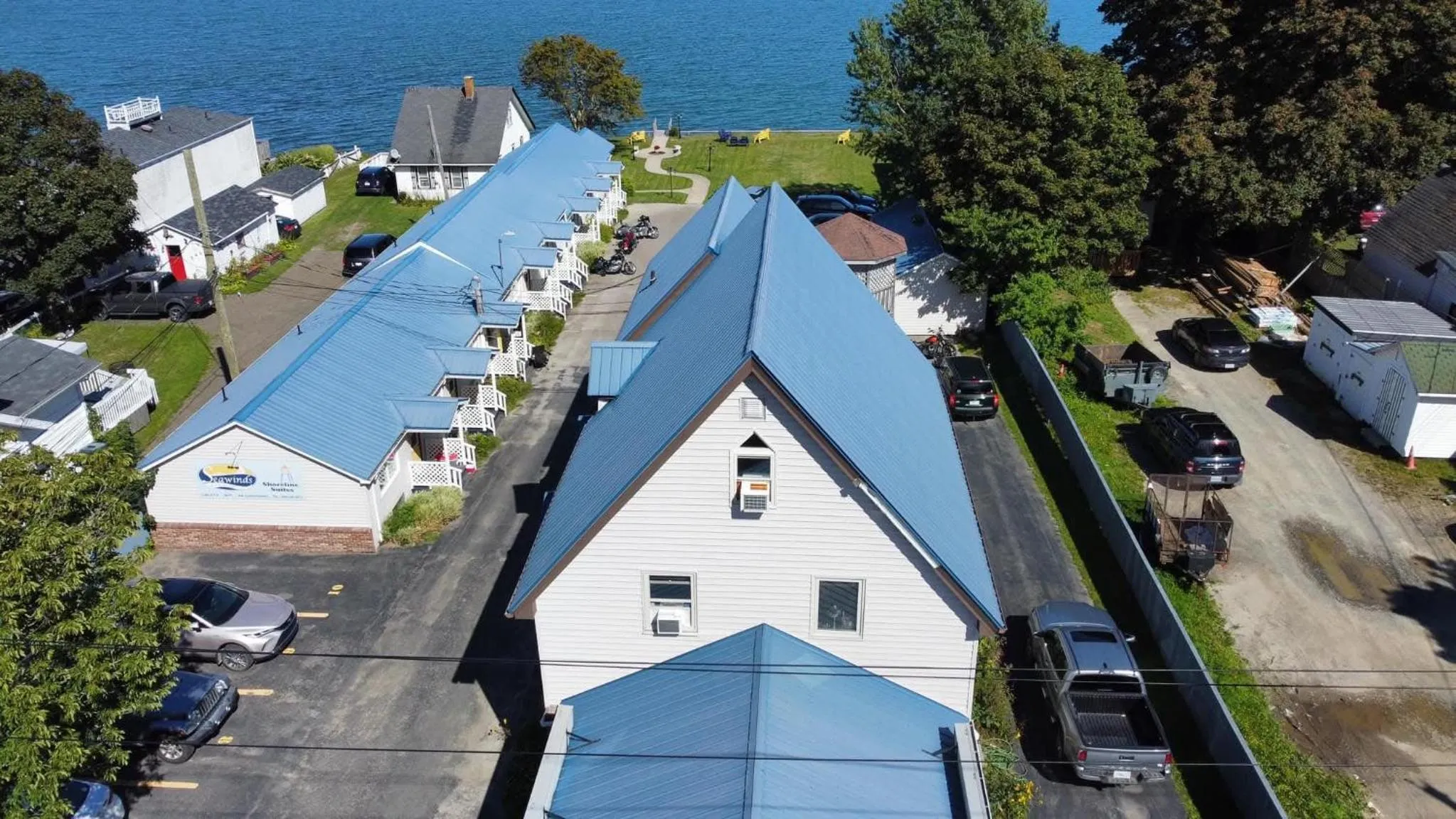 Property building in Seawinds Motel & Cottages