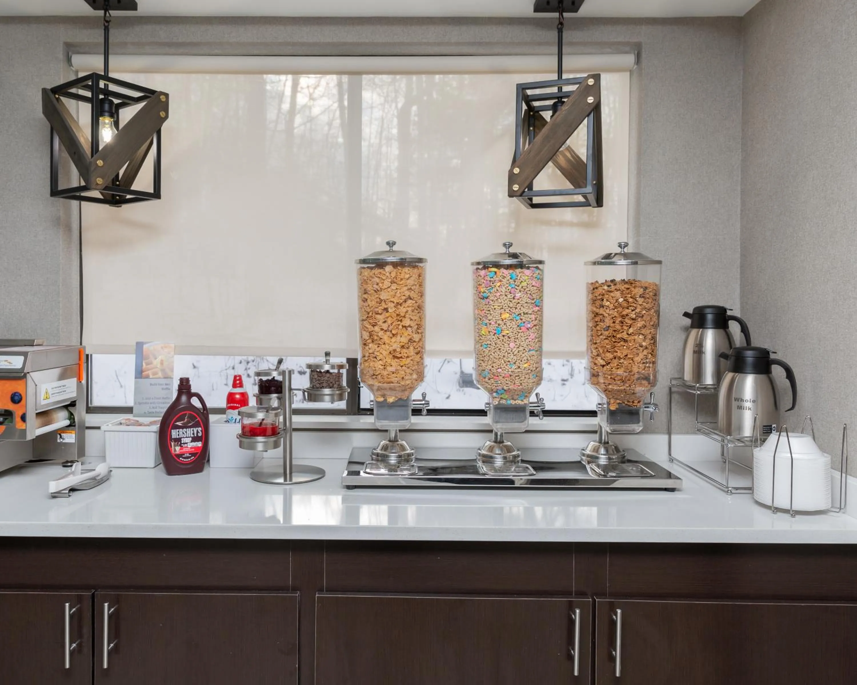 Food and drinks in Best Western West Lebanon-Hanover