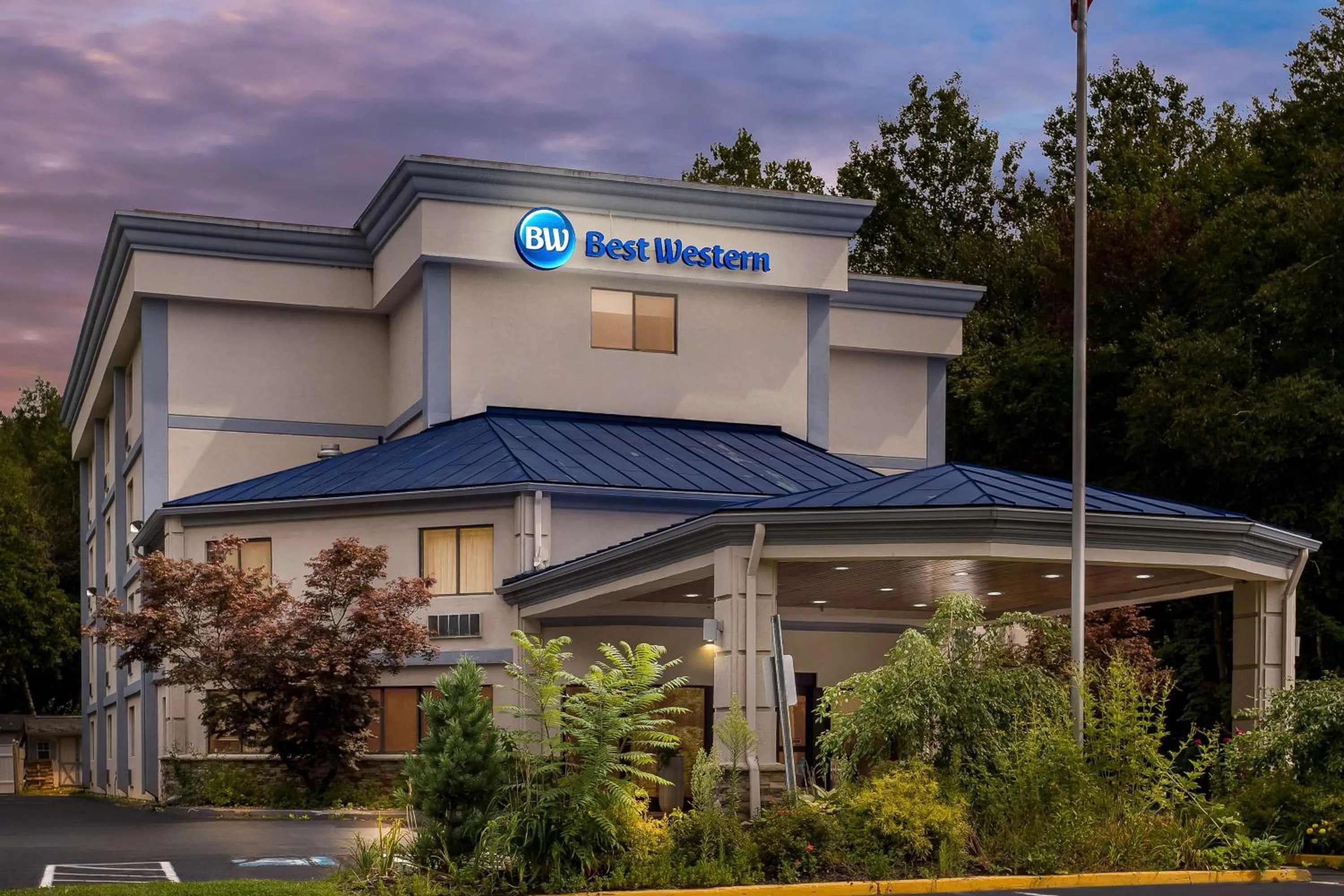 Property building in Best Western West Lebanon-Hanover