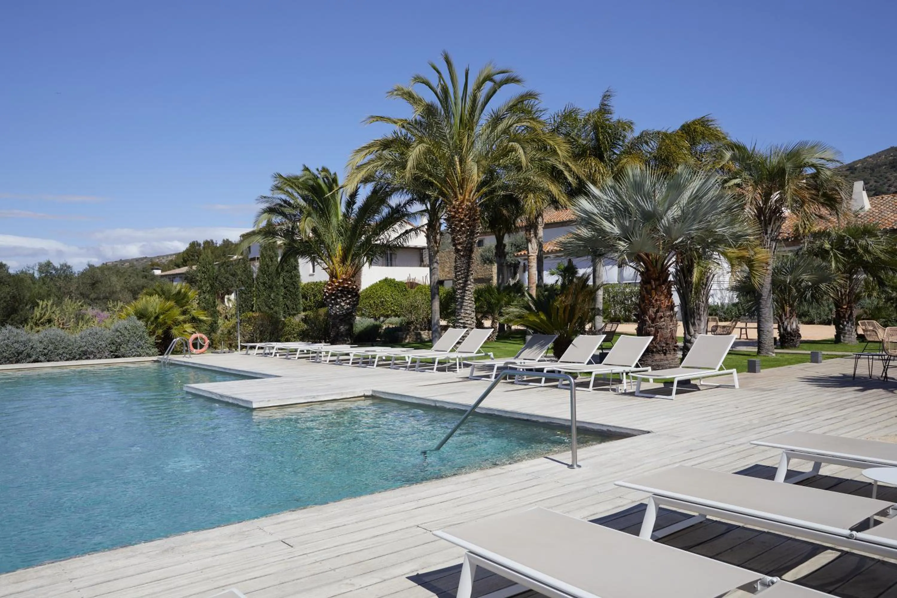 Swimming pool in Hotel Mas Lazuli by Fimedhotels