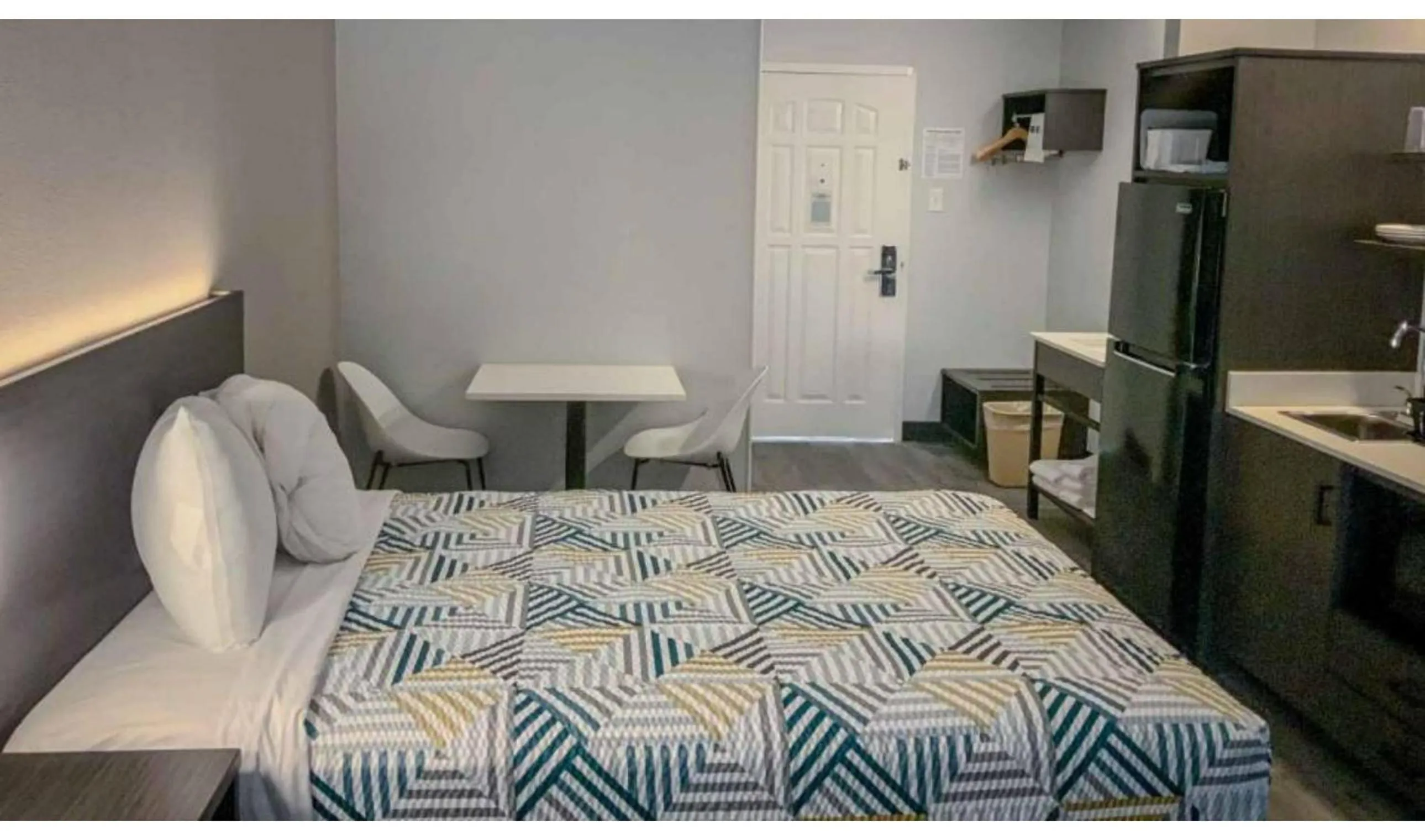 Bedroom, Bed in Studio 6 San Angelo, Tx