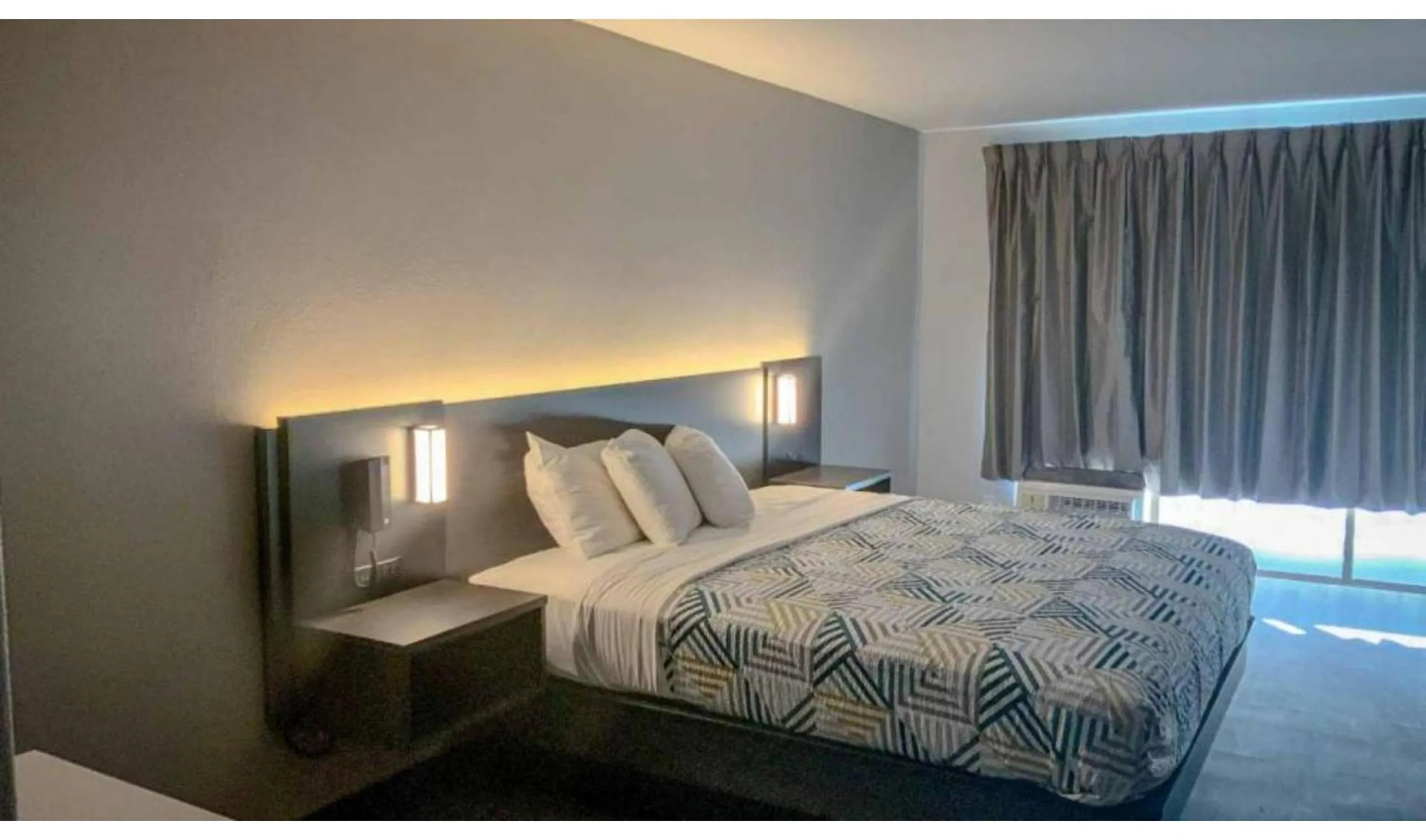 Bedroom, Bed in Studio 6 San Angelo, Tx