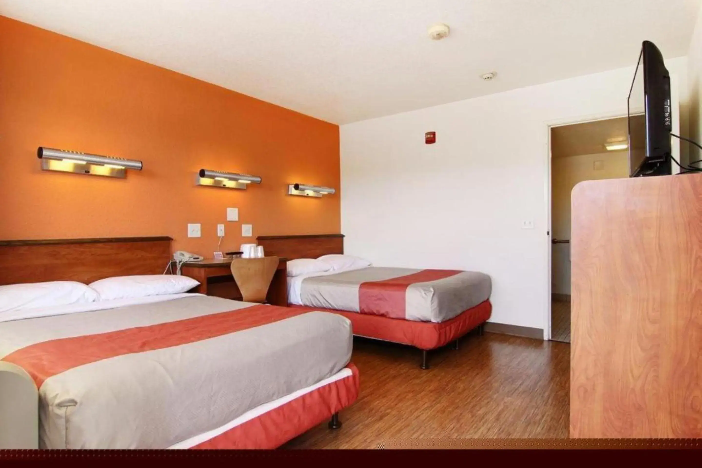 Deluxe Quadruple Room - Non-Smoking in Studio 6 San Angelo, Tx Deluxe Quadruple Room - Non-Smoking in Studio 6 San Angelo, Tx