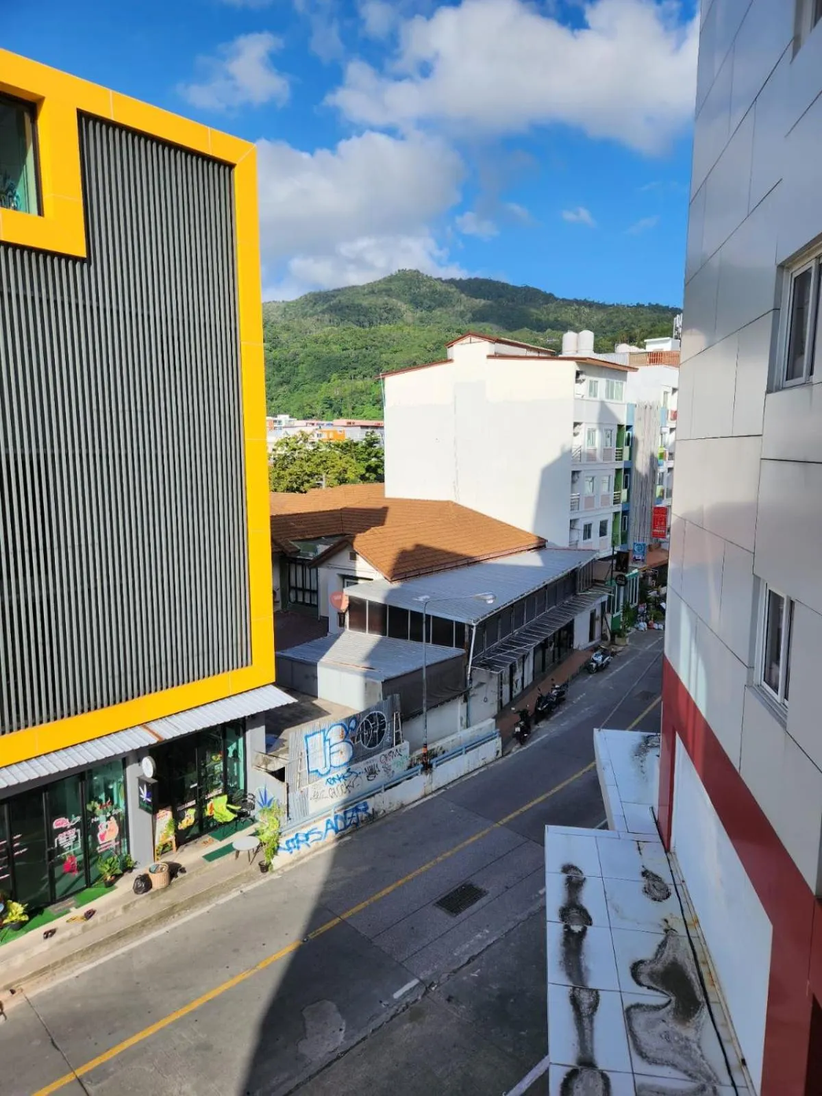 Property building in Sereneburi Patong Residence