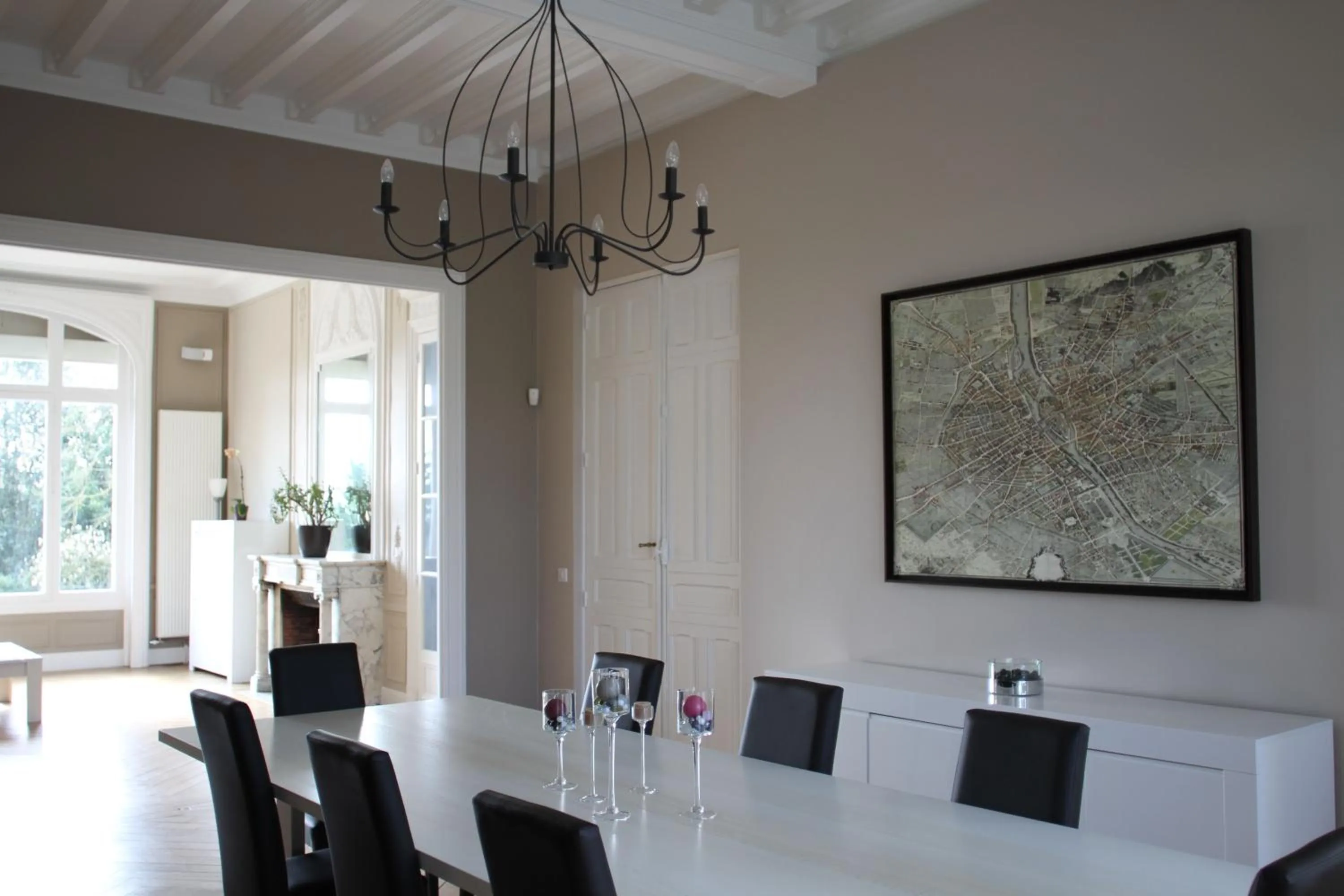 Restaurant/places to eat in Château de la Folie