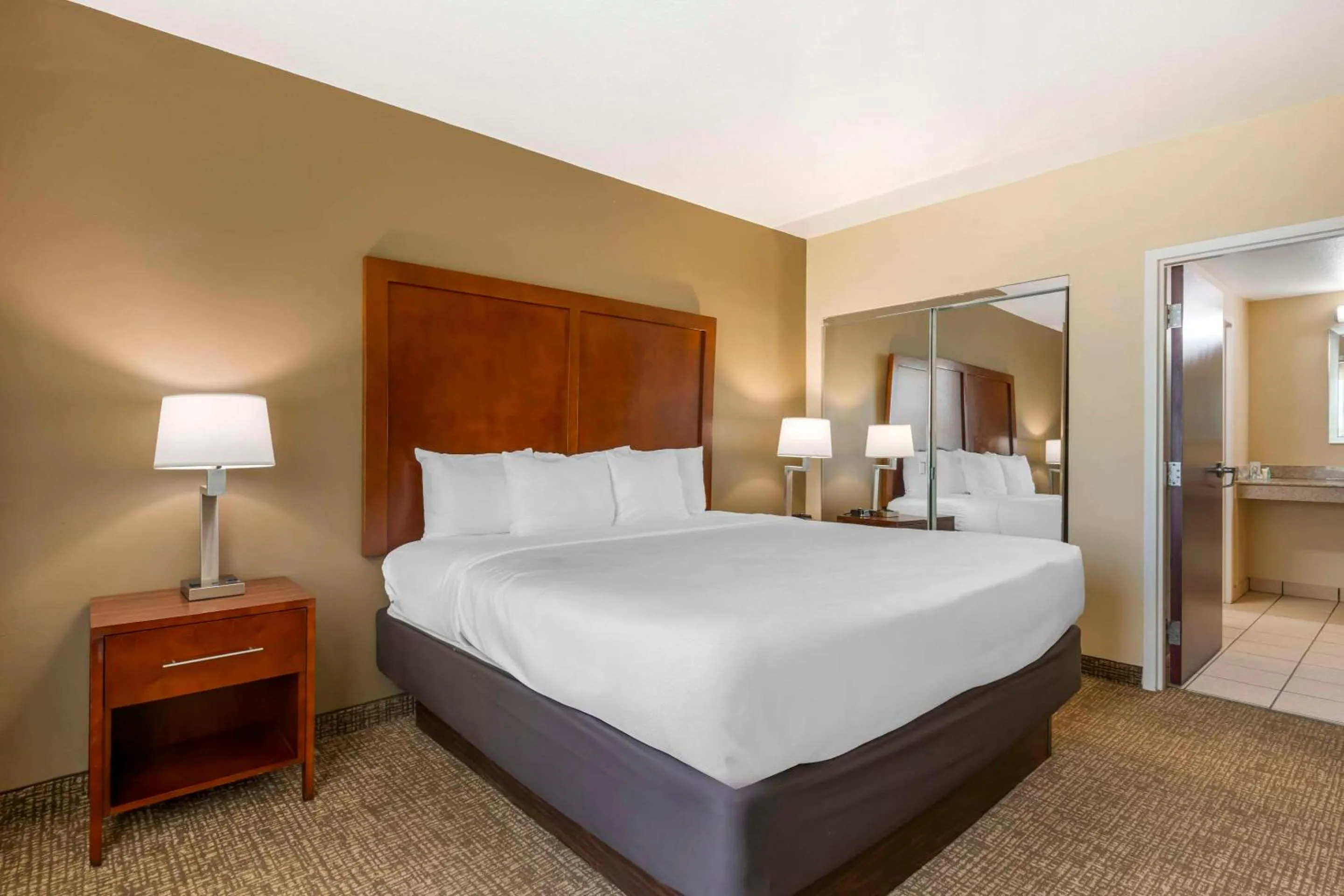 Bedroom, Bed in Comfort Inn & Suites Tavares North